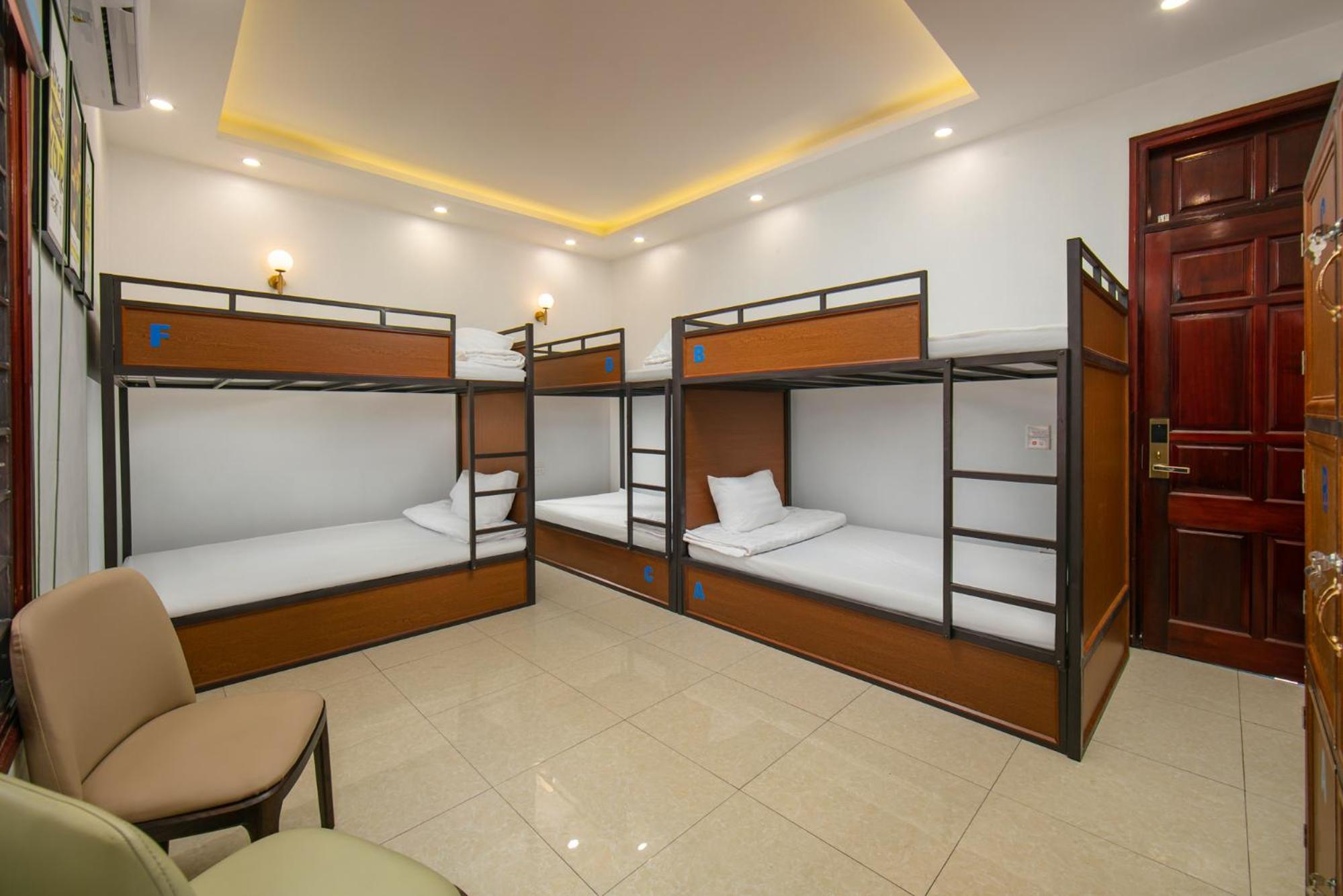 Bed in 6-Bed Mixed Dormitory Room photo 1