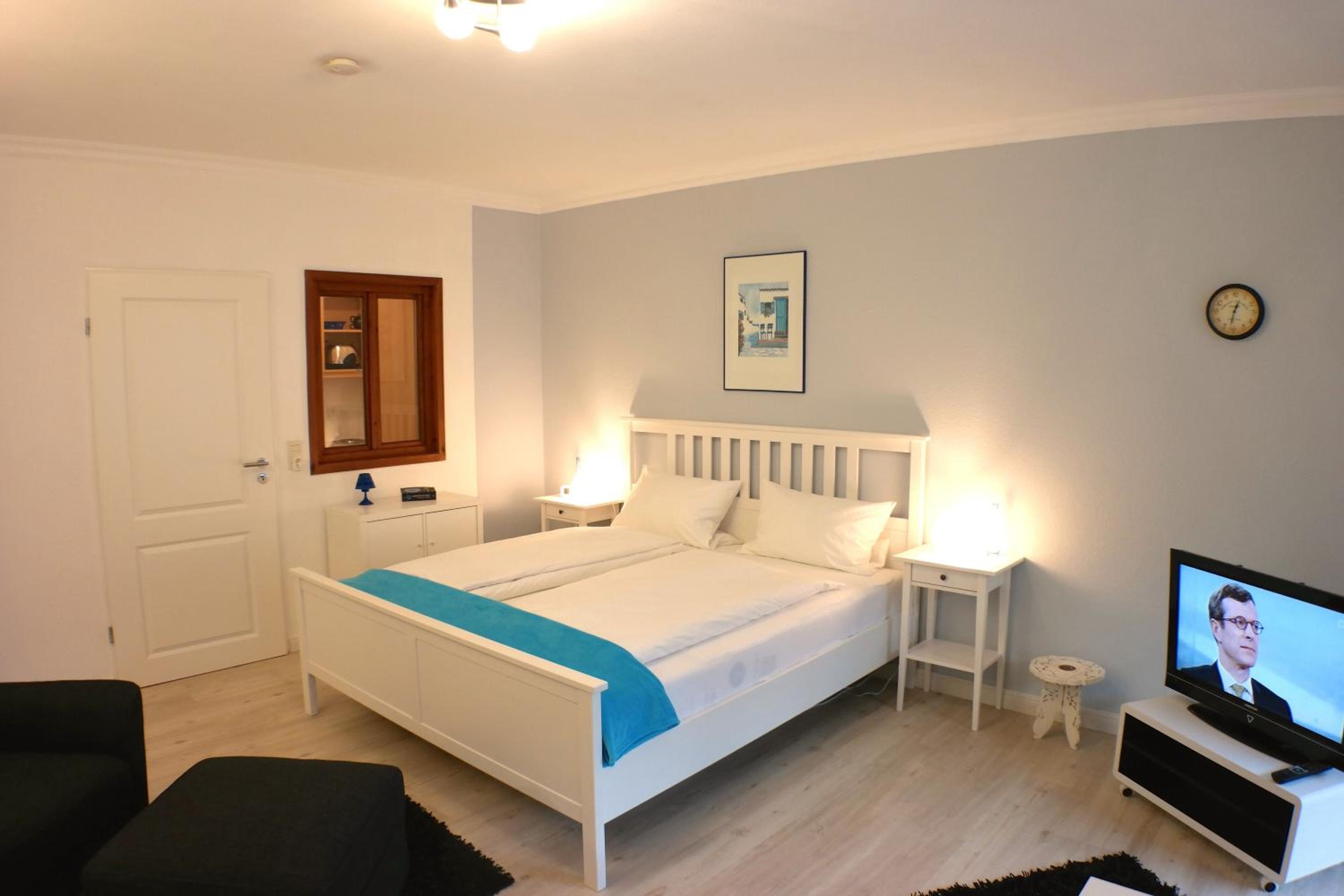 Studio Apartment with Loggia (2 Adults) - Photo 16
