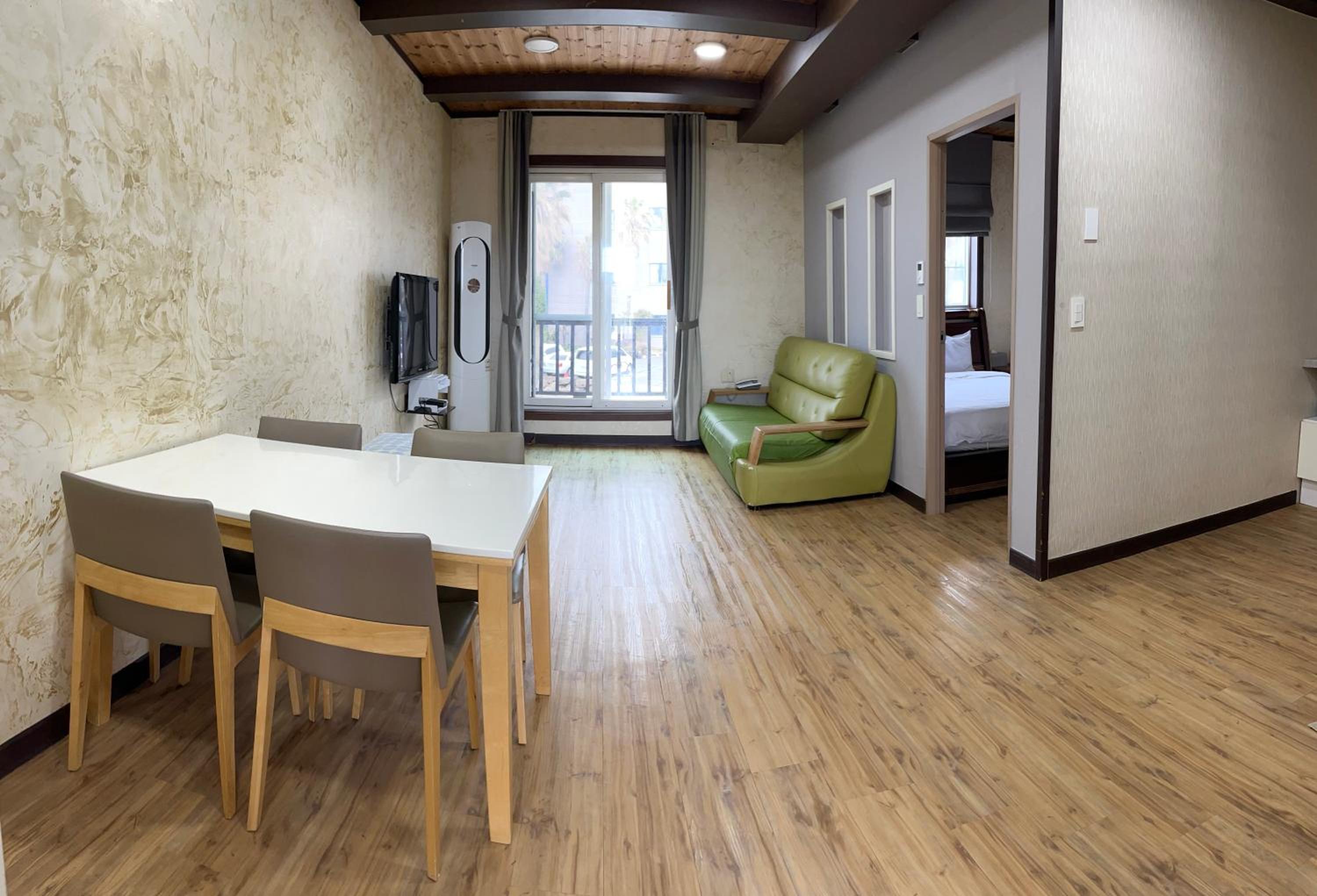 One-Bedroom Suite