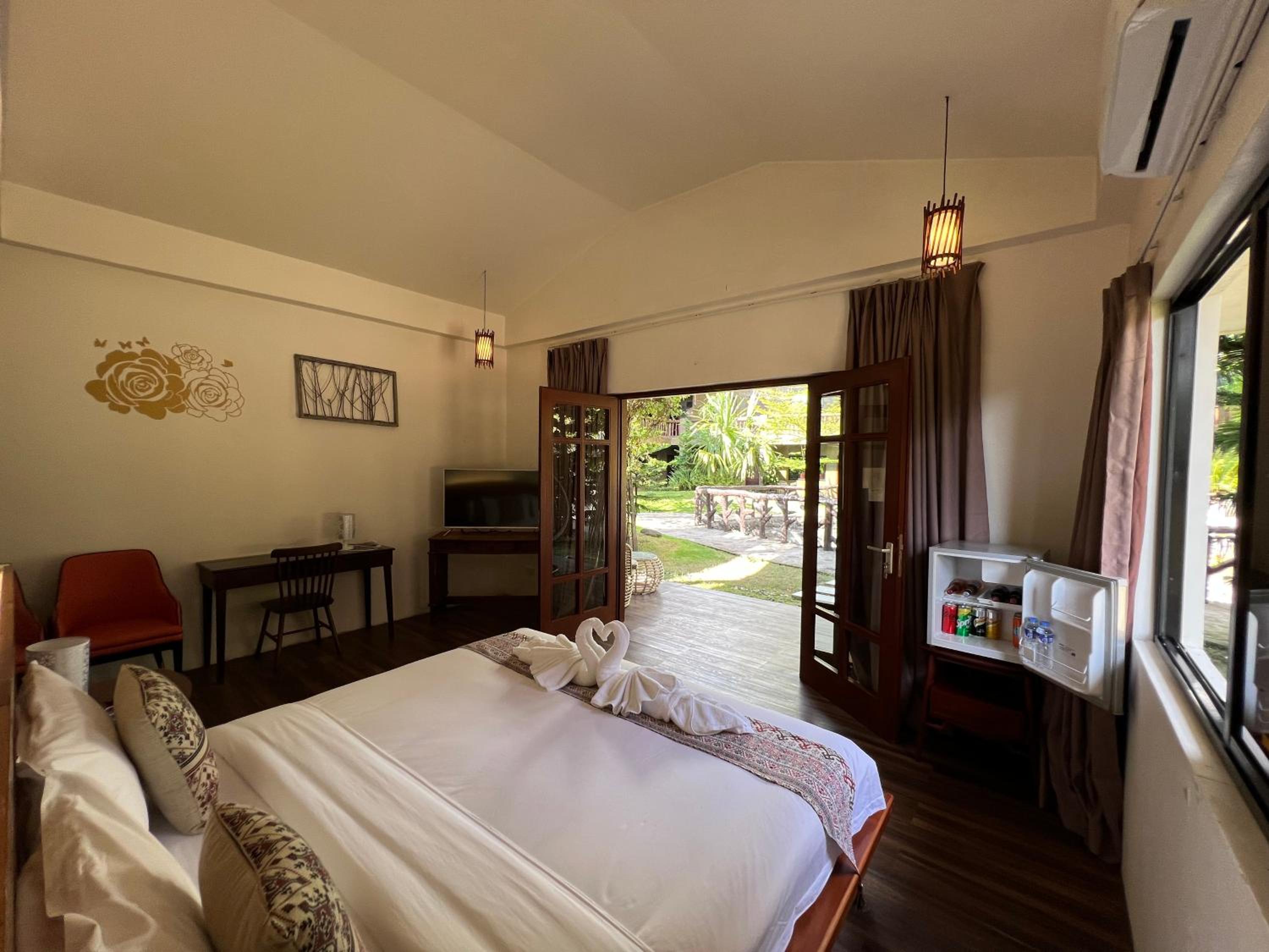 King Room with Garden View - Photo 6