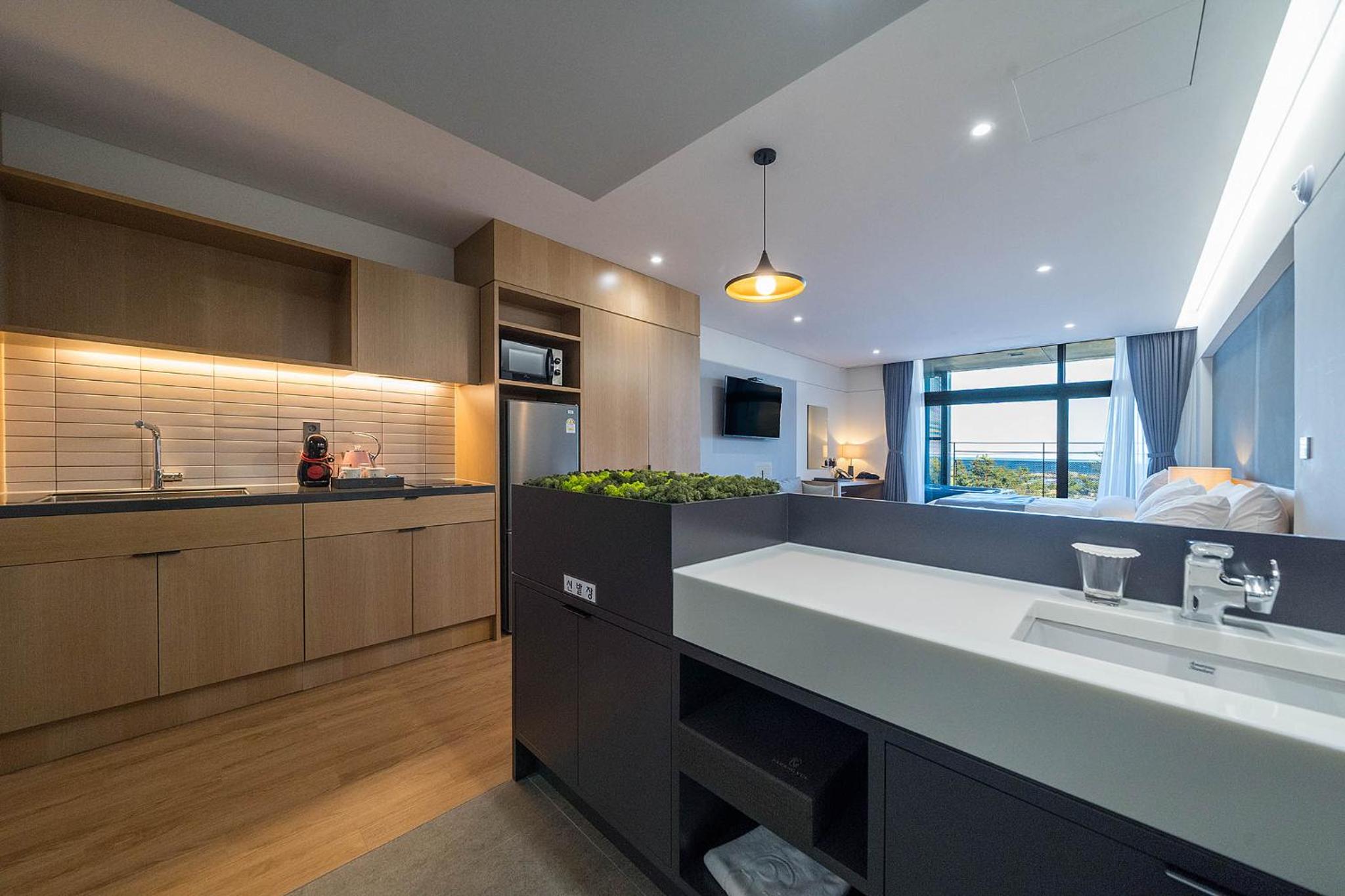 Family Double Room with Balcony Whirlpool - Photo 6
