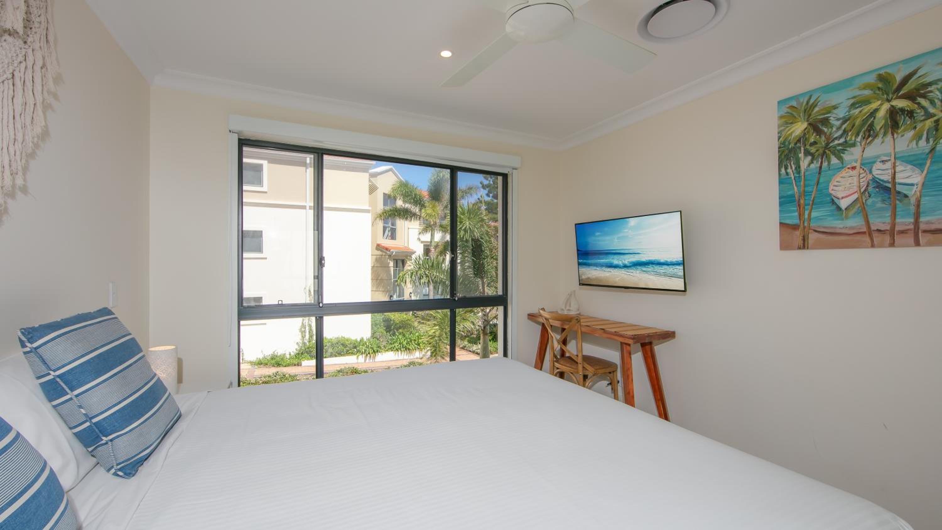 Fully Self Contained One Bedroom Villa