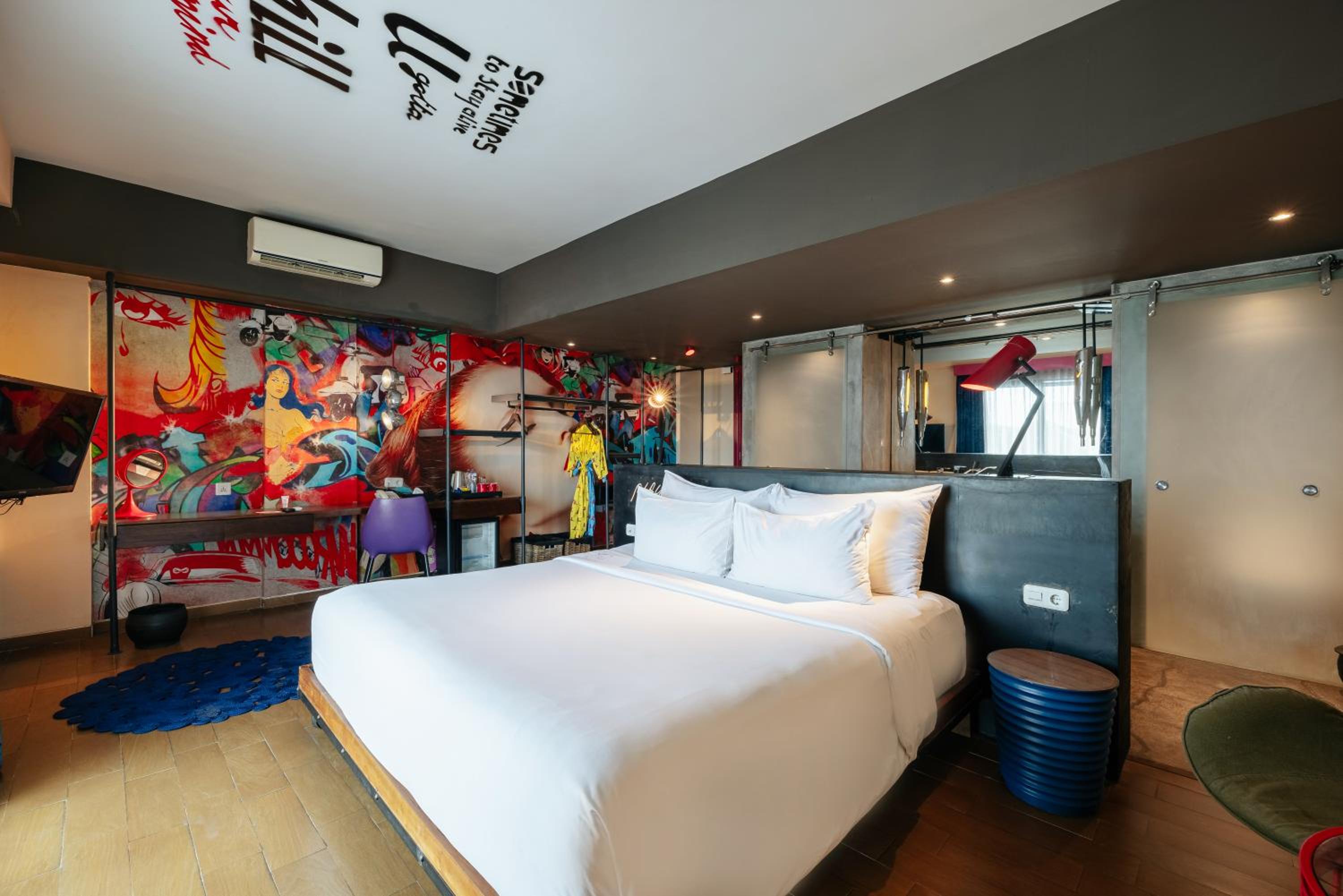 Dash Deluxe Double Room City View with Free 2 Bottles Beer photo 3