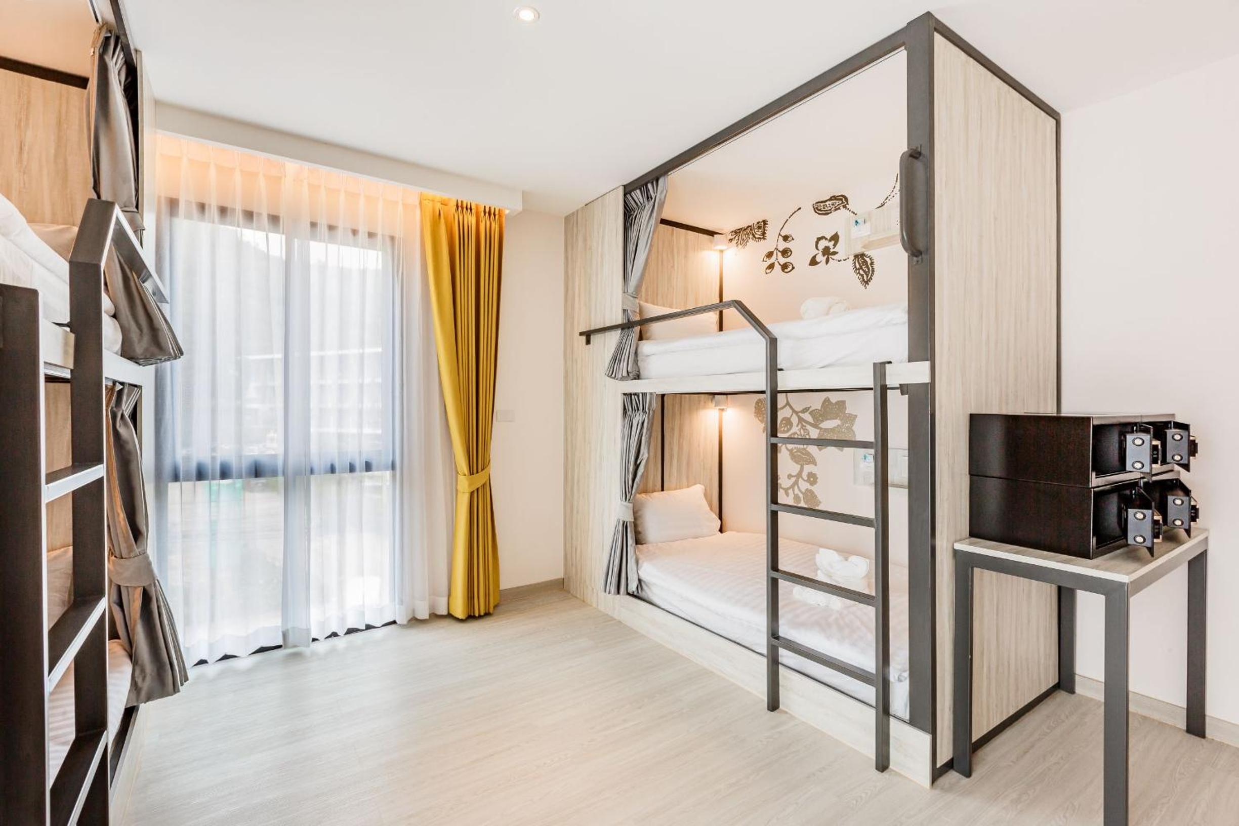 Quadruple Room with Private Bathroom photo 3