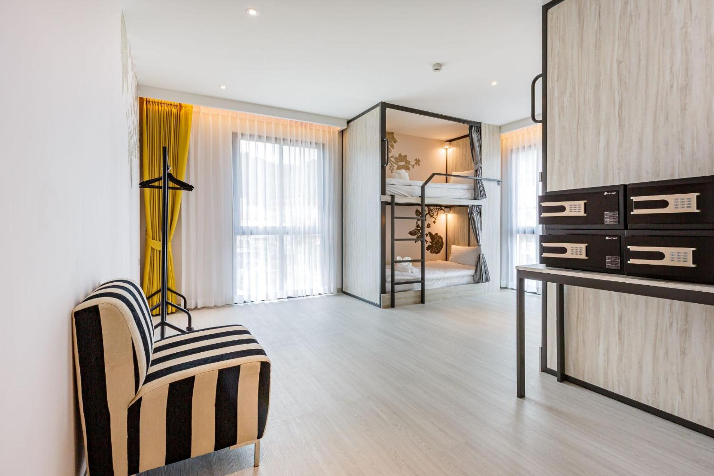 Quadruple Room with Private Bathroom photo 2