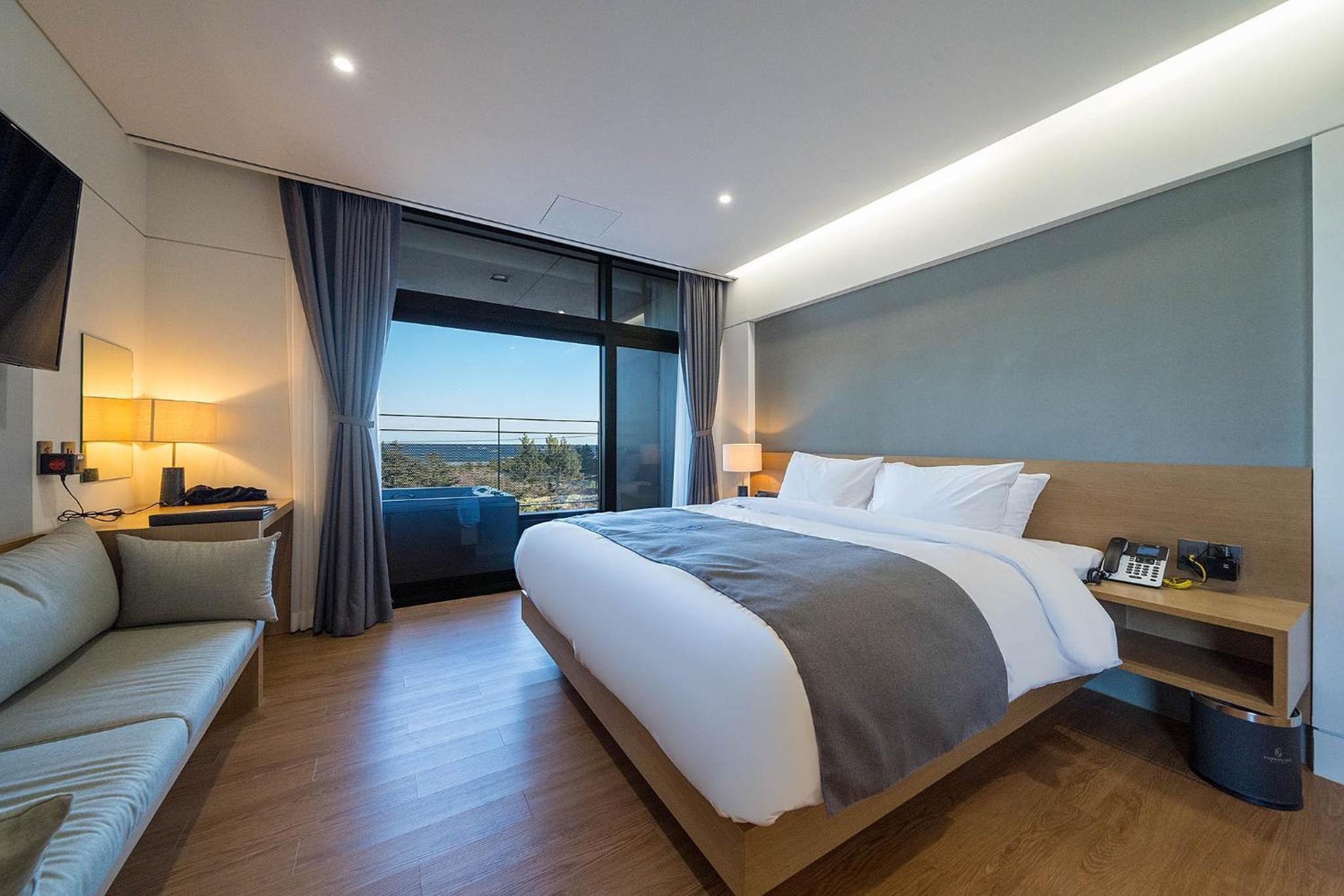 Deluxe Double Room with  Balcony Whirlpool - Photo 2