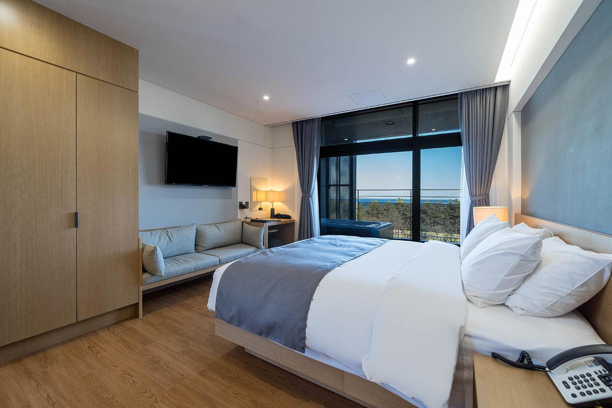 Deluxe Double Room with  Balcony Whirlpool - Photo 5