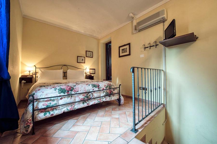 Double Room - Photo 11