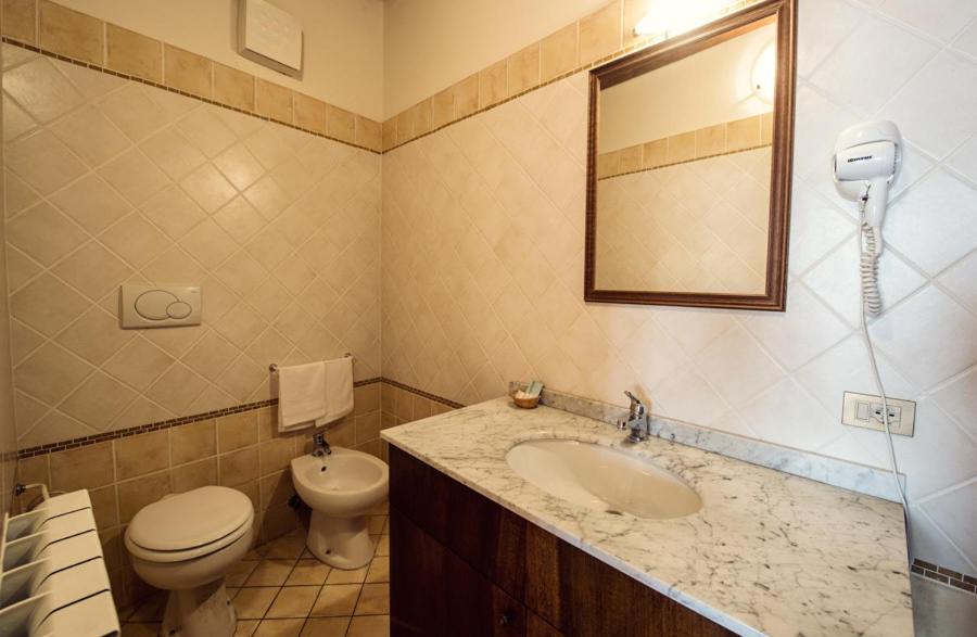 Double Room - Photo 14