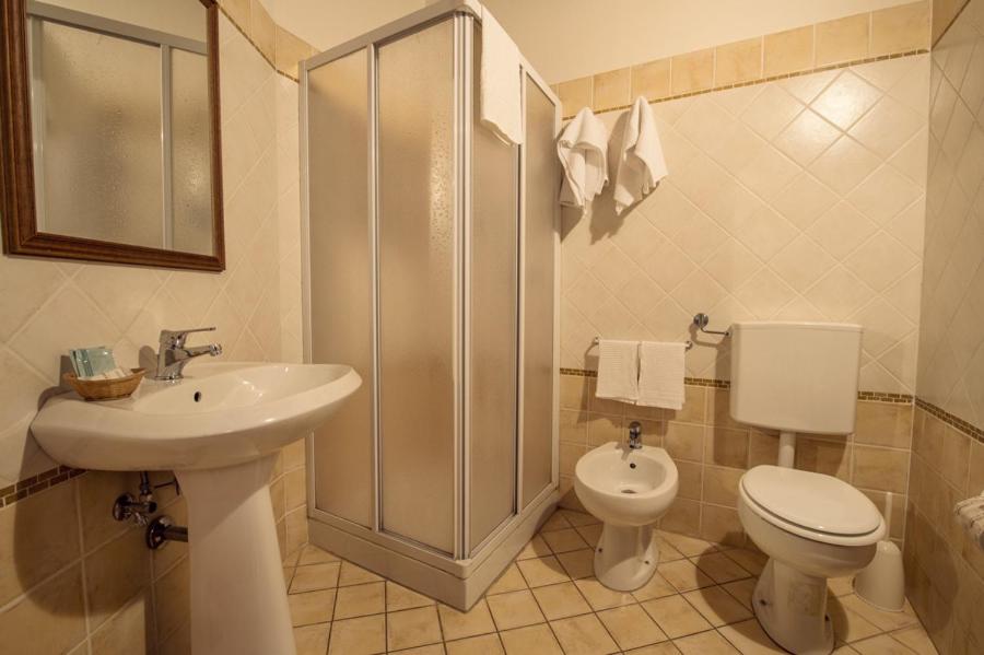 Double Room - Photo 12