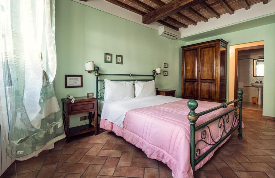 Double Room - Photo 8