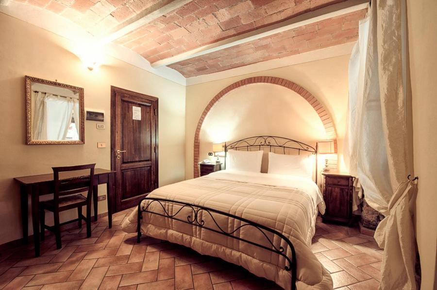 Double Room - Photo 16