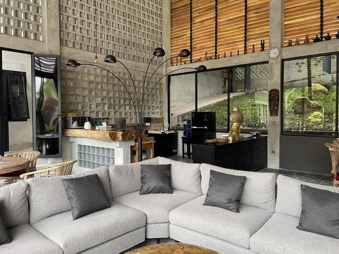 Villa photo 1