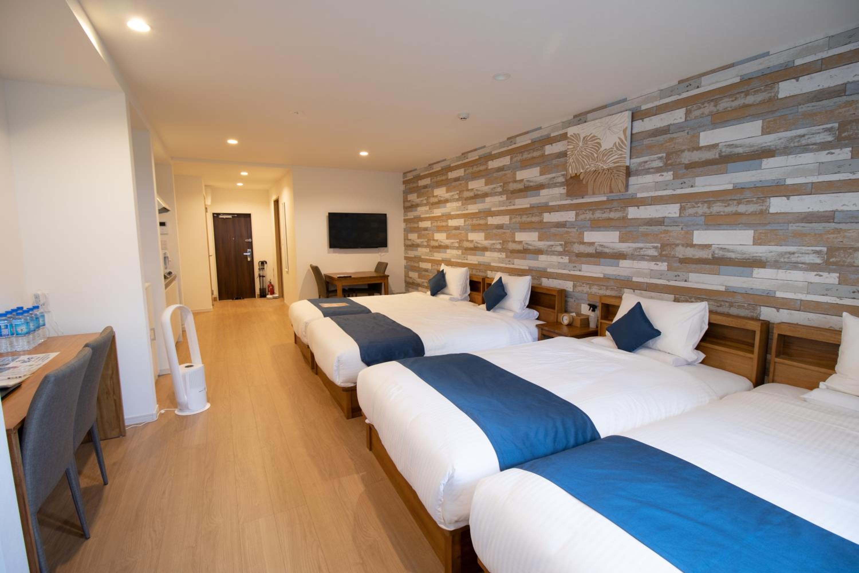 Family Room 4 Beds - Photo 1