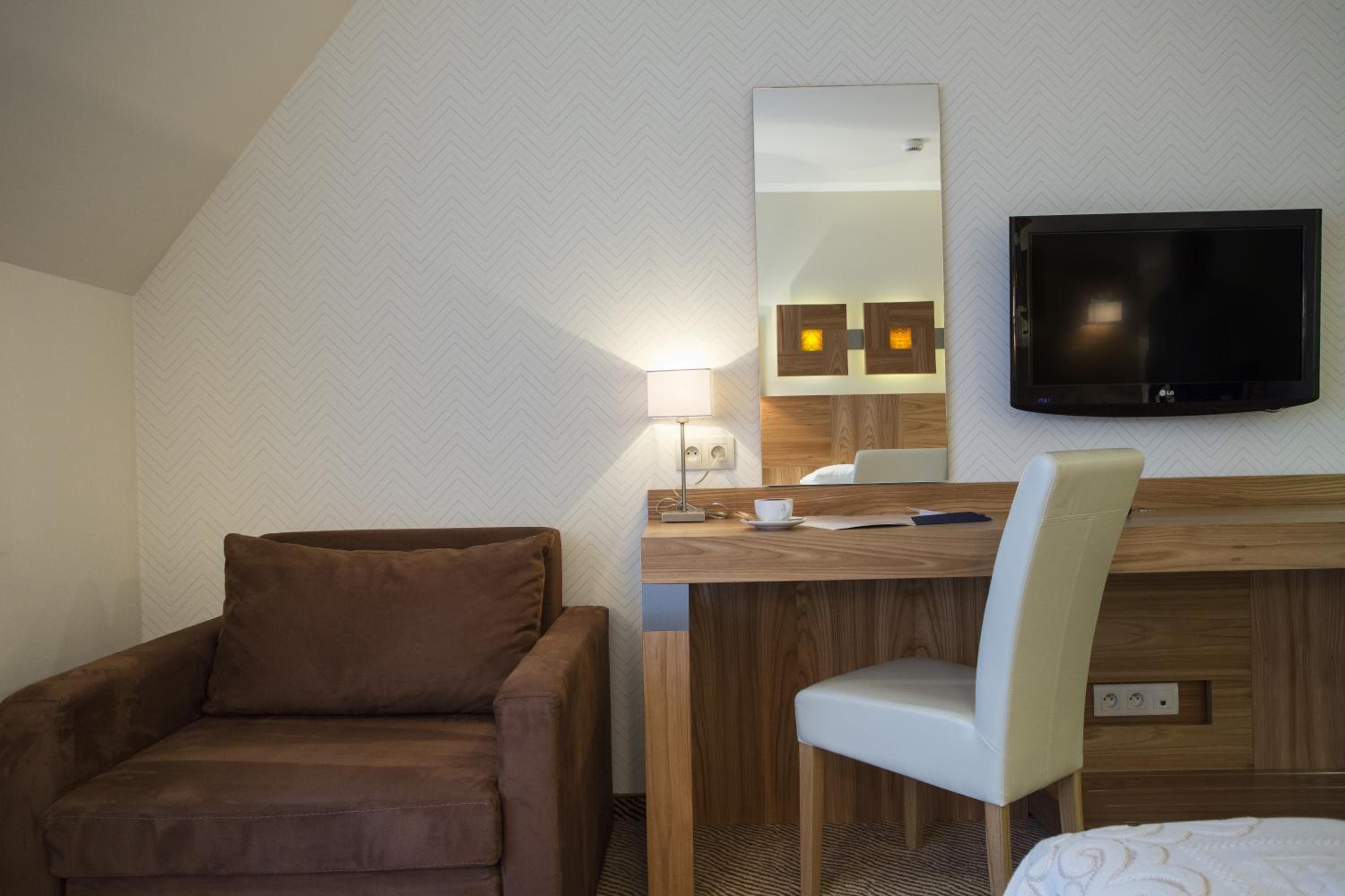 Double Room with Mountain View - Photo 8