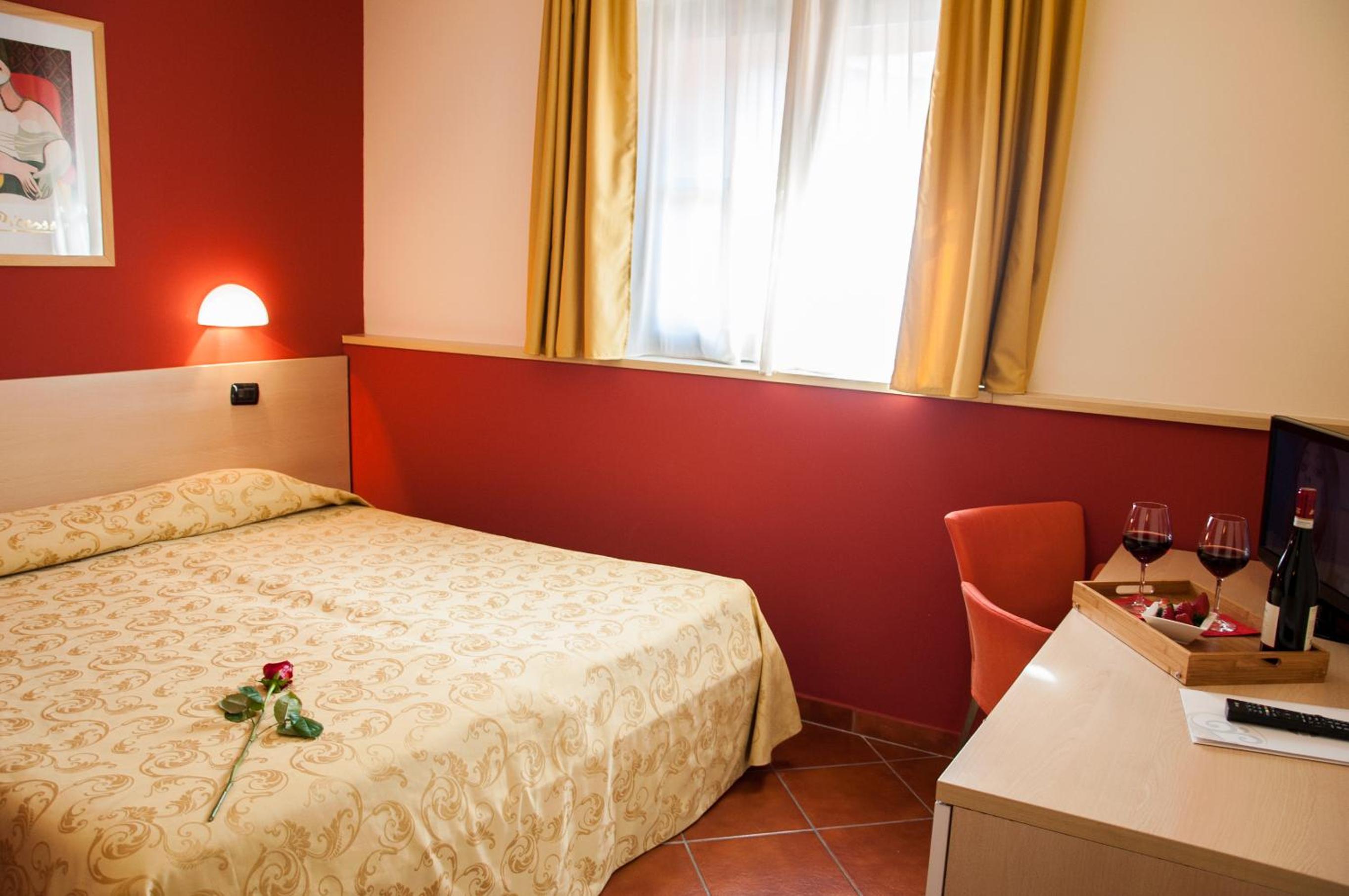 Classic Double Room - Photo 8