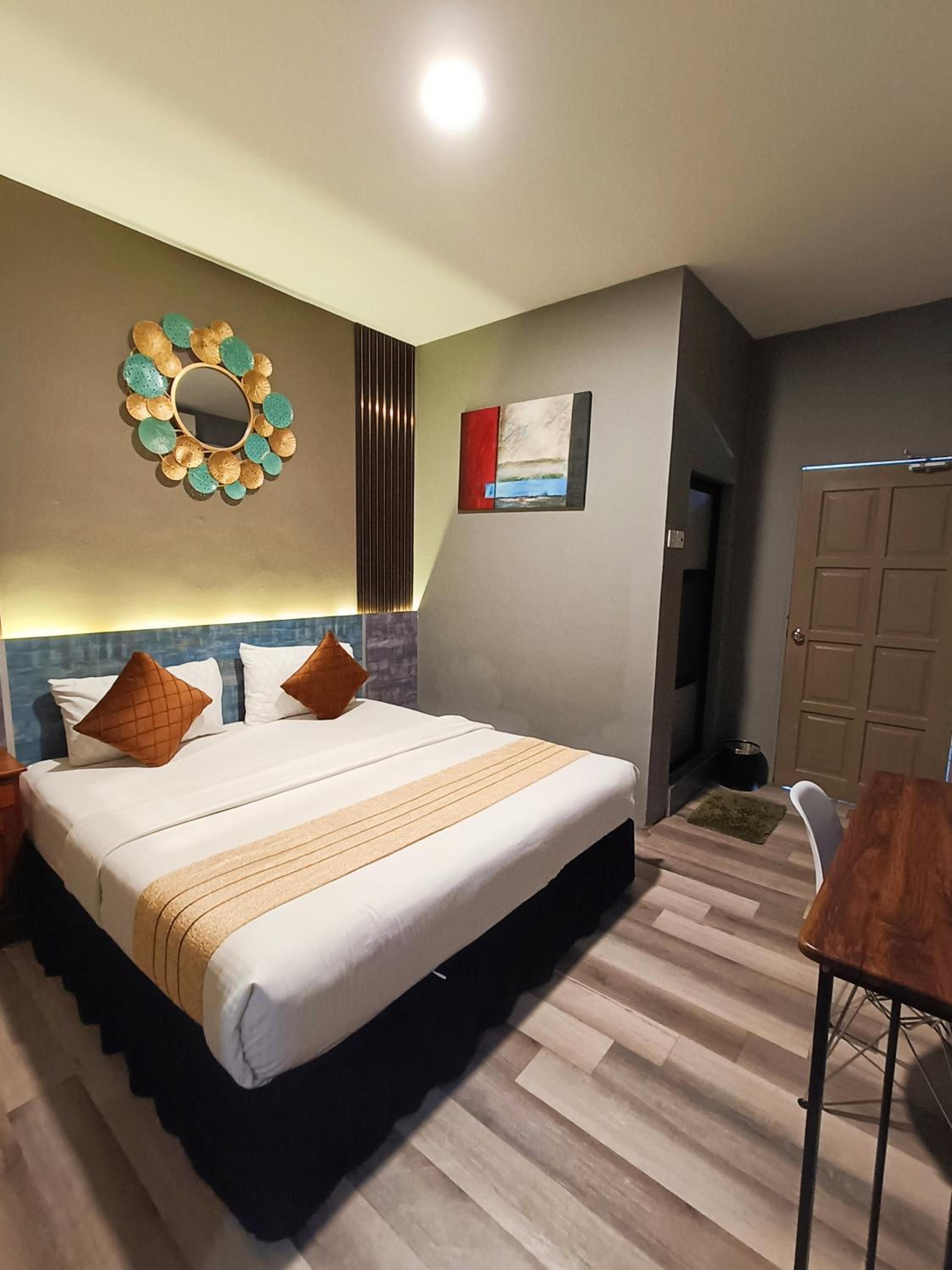 Deluxe Double Room with Balcony photo 1