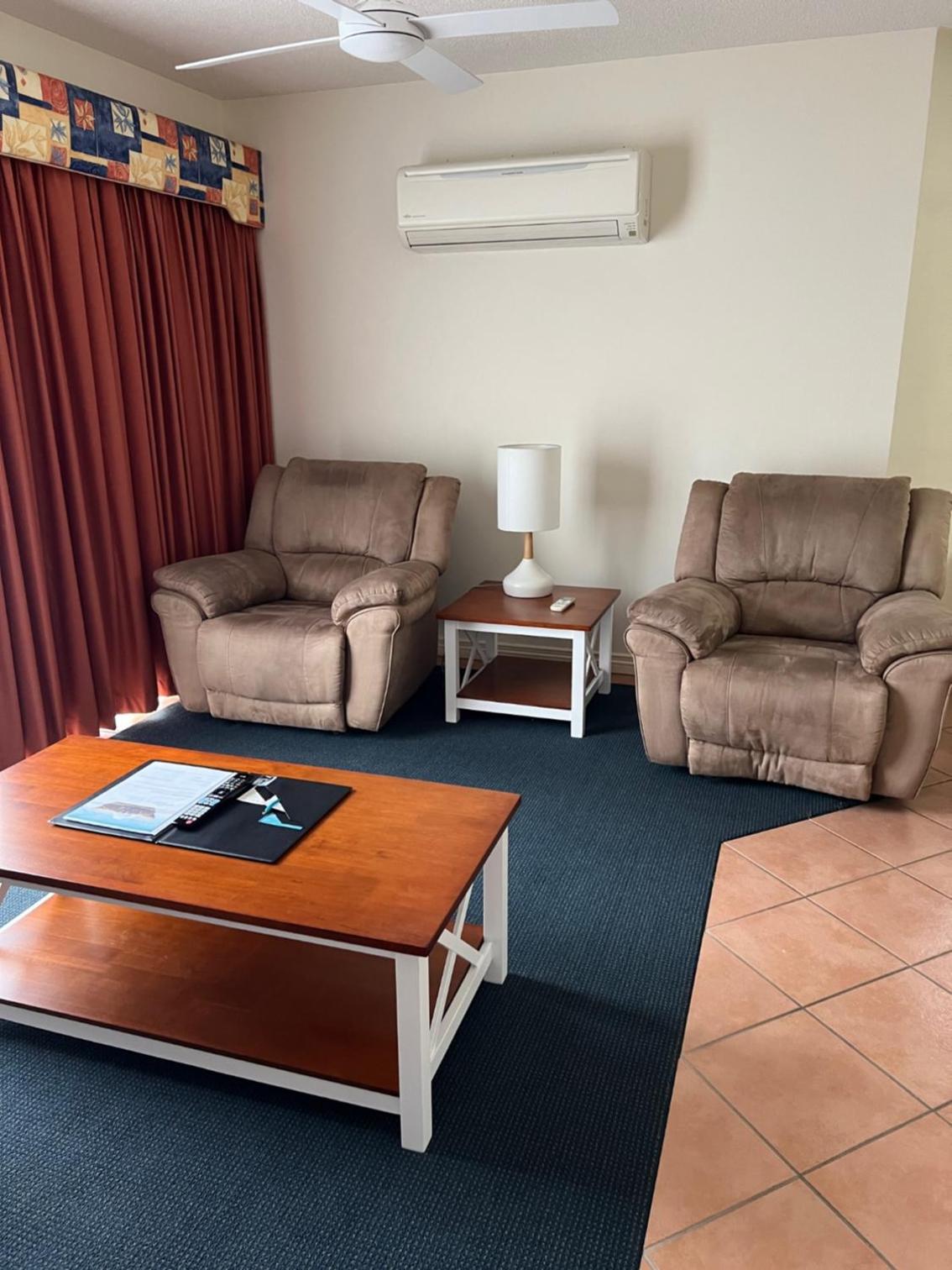 One Queen Ground Floor Apartment photo 1