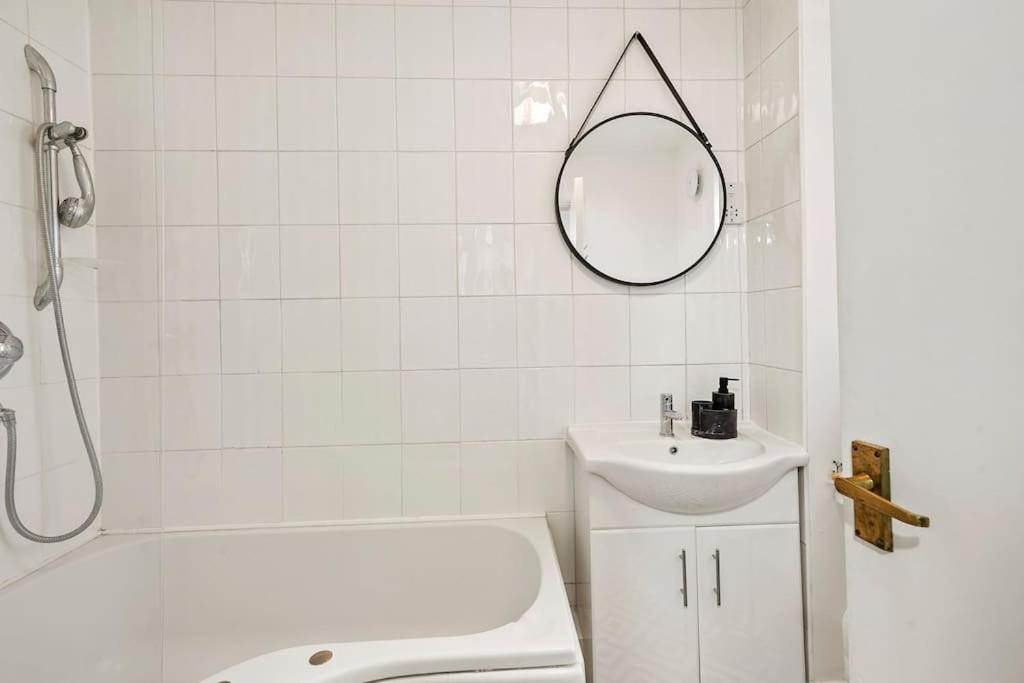 Two-Bedroom Apartment photo 2