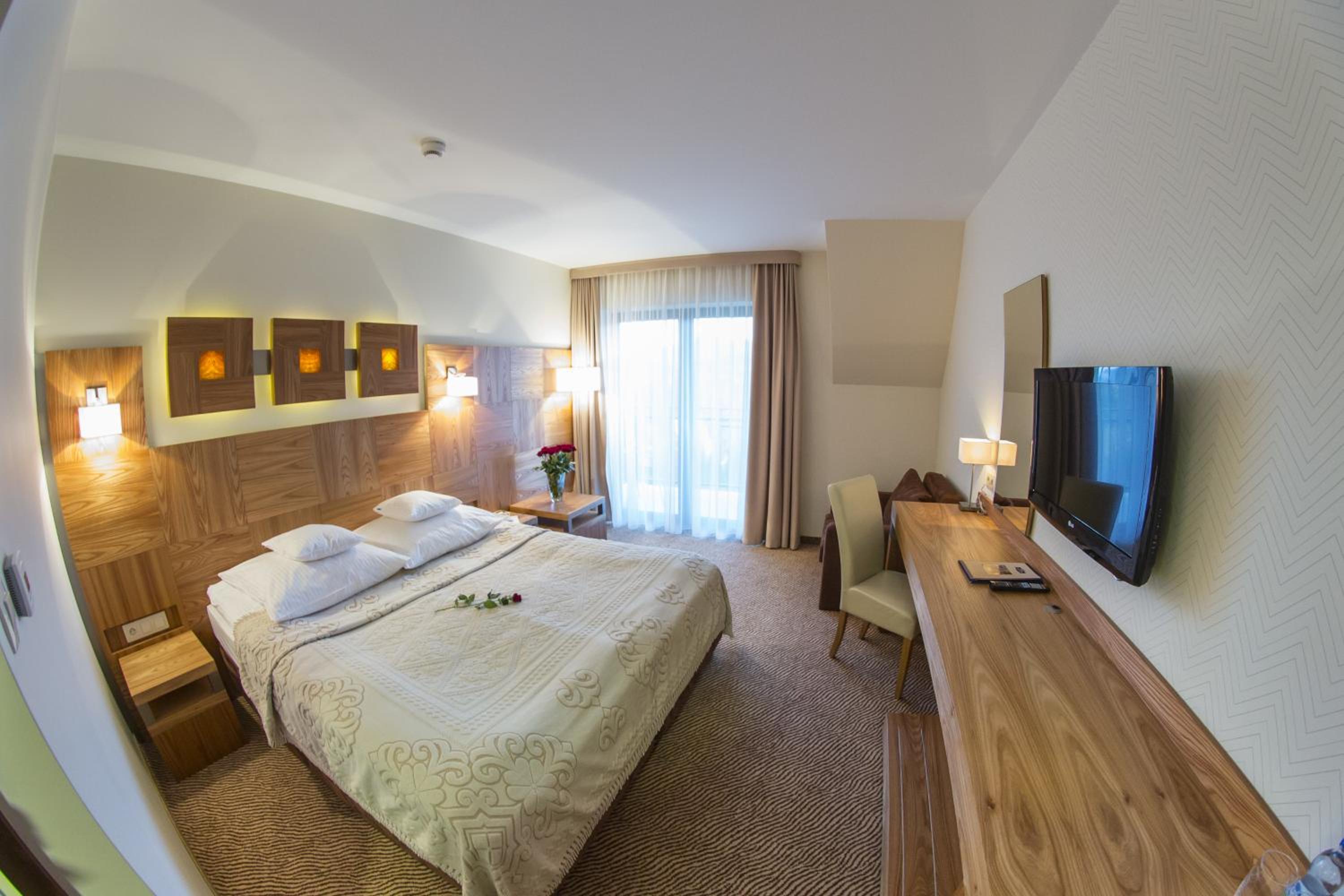 Double Room with Mountain View - Photo 13