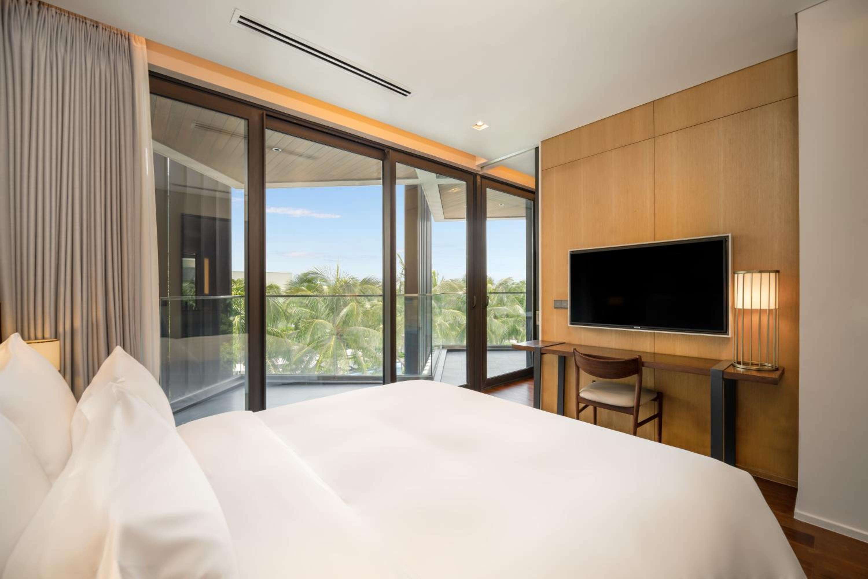 Residence Pool View - Mini-bar included once per stay, Daily Guest Activities - Photo 4