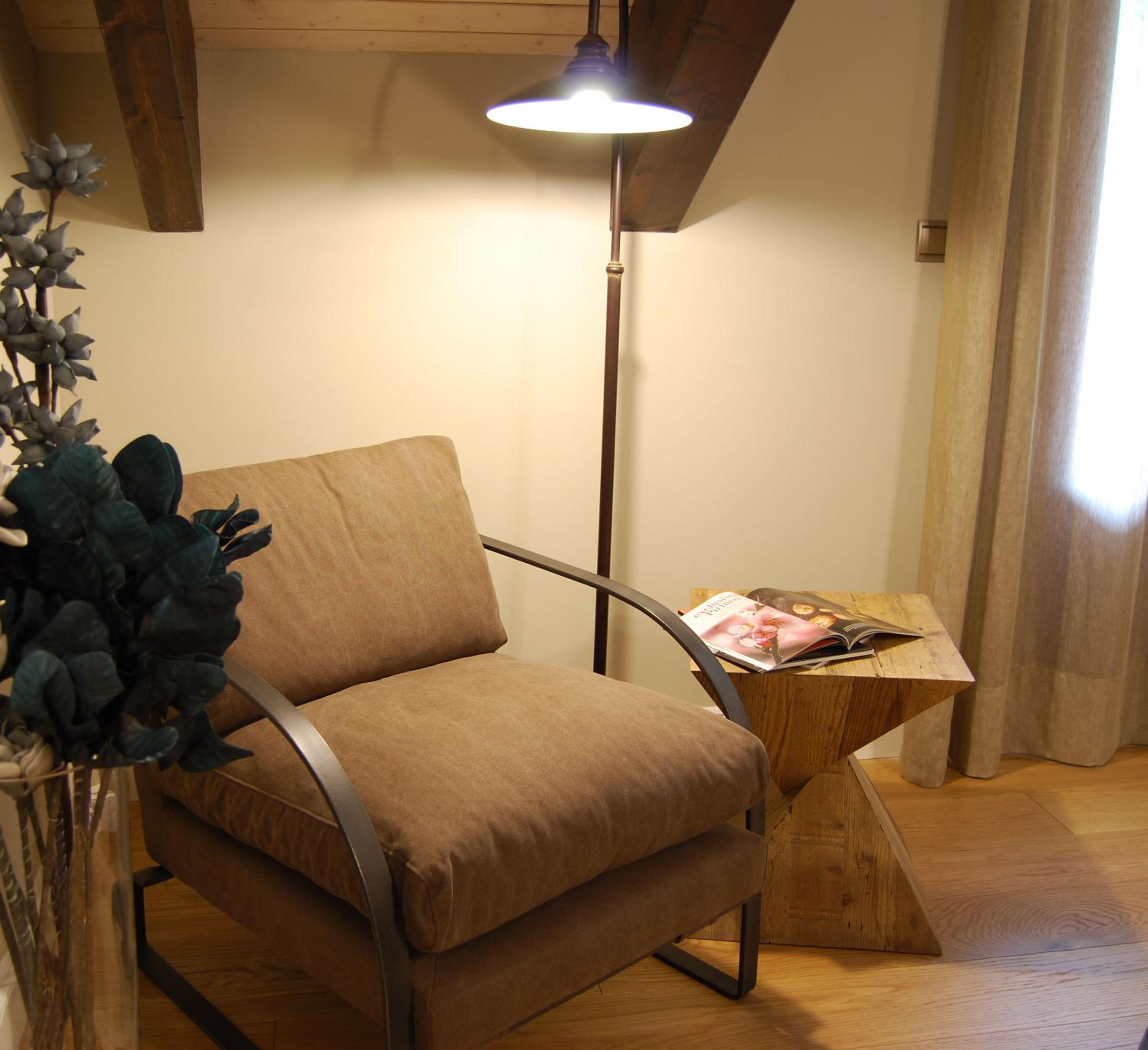 Deluxe Queen Room with Balcony photo 2