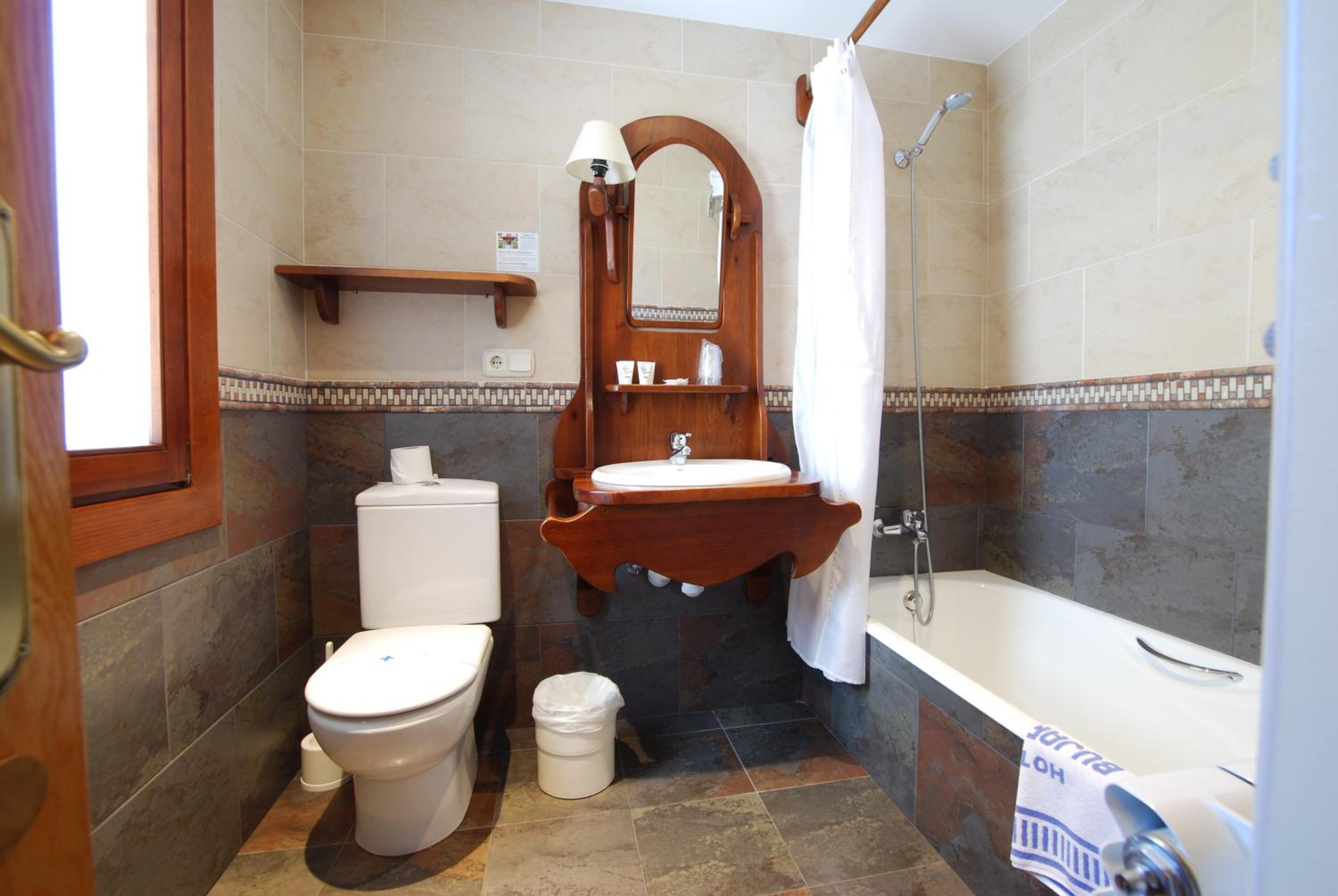 Economy Double or Twin Room photo 3