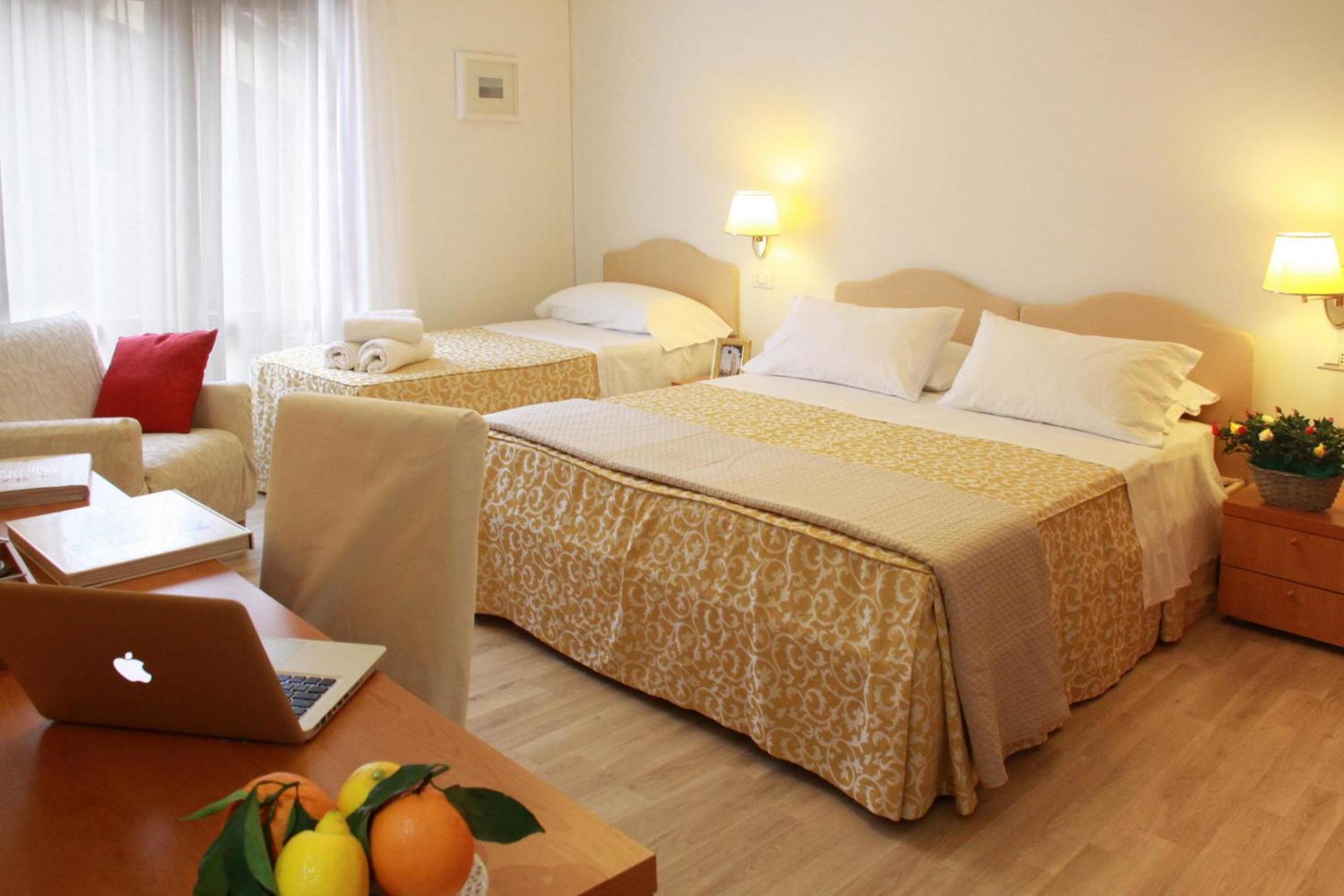 Deluxe Triple Room - Photo 1