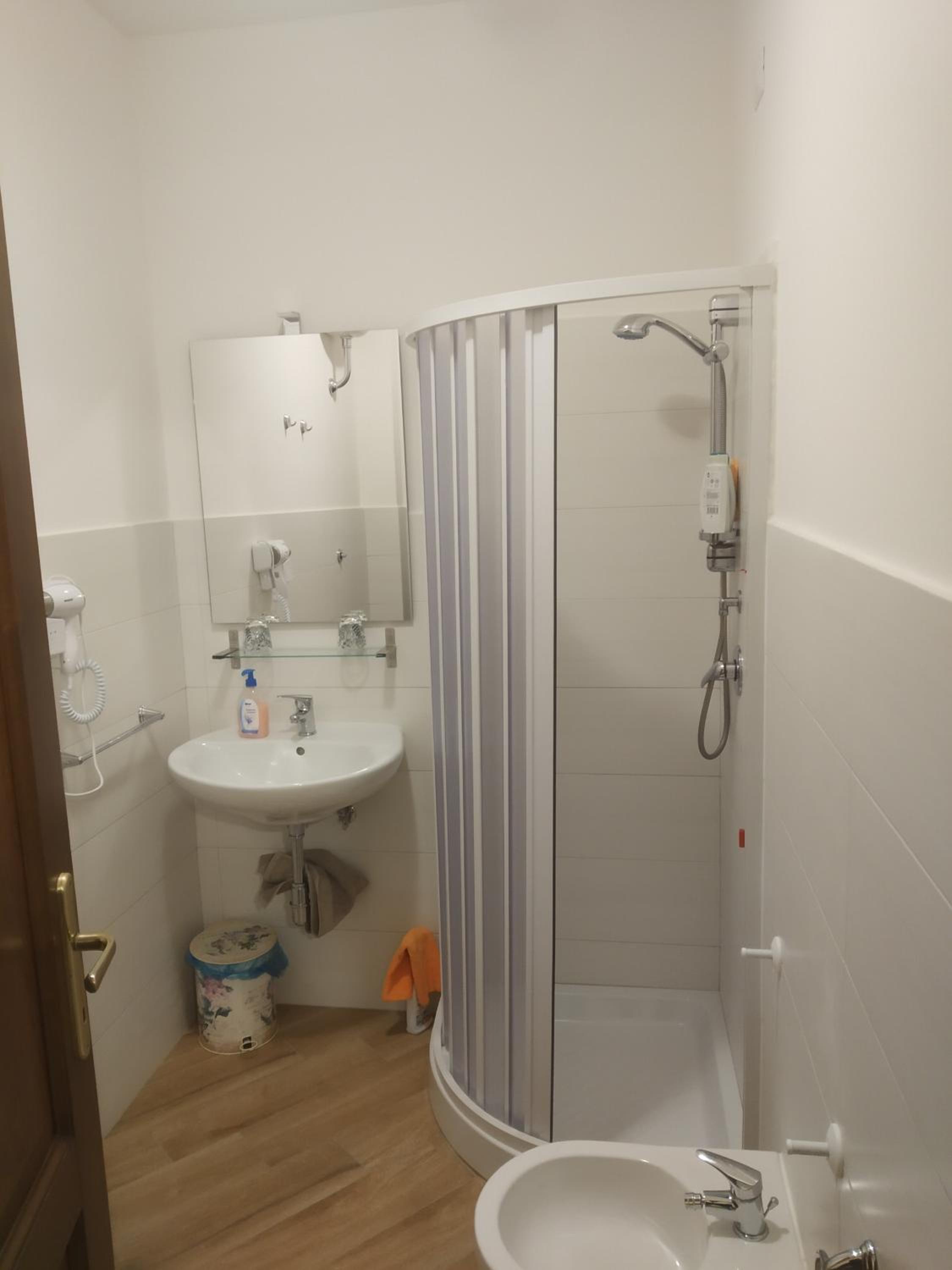 Quadruple Room with Private Bathroom photo 2