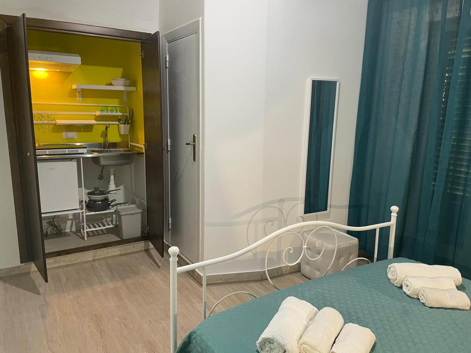 Double Room with Private Bathroom - Photo 9