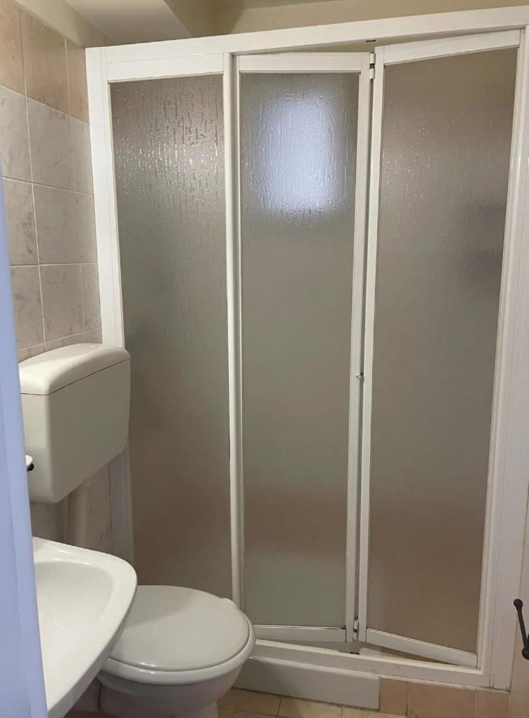 Double Room with Private Bathroom - Photo 13