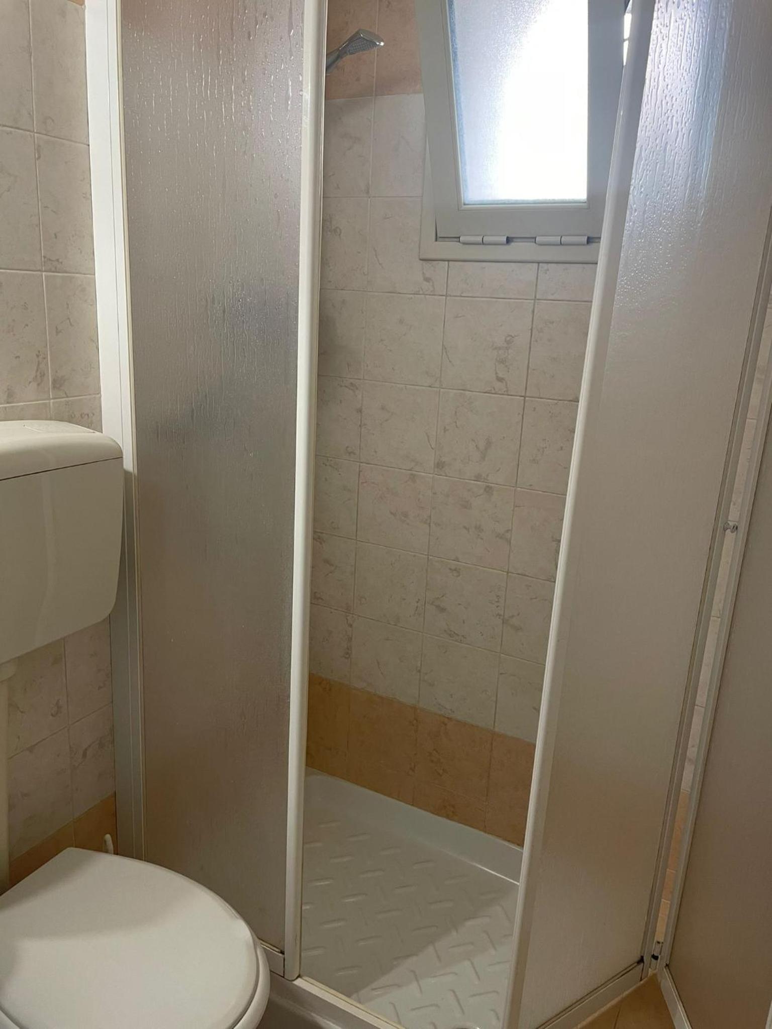 Double Room with Private Bathroom - Photo 14