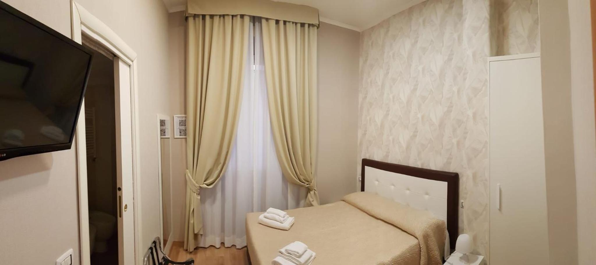 Small Double Room photo 1