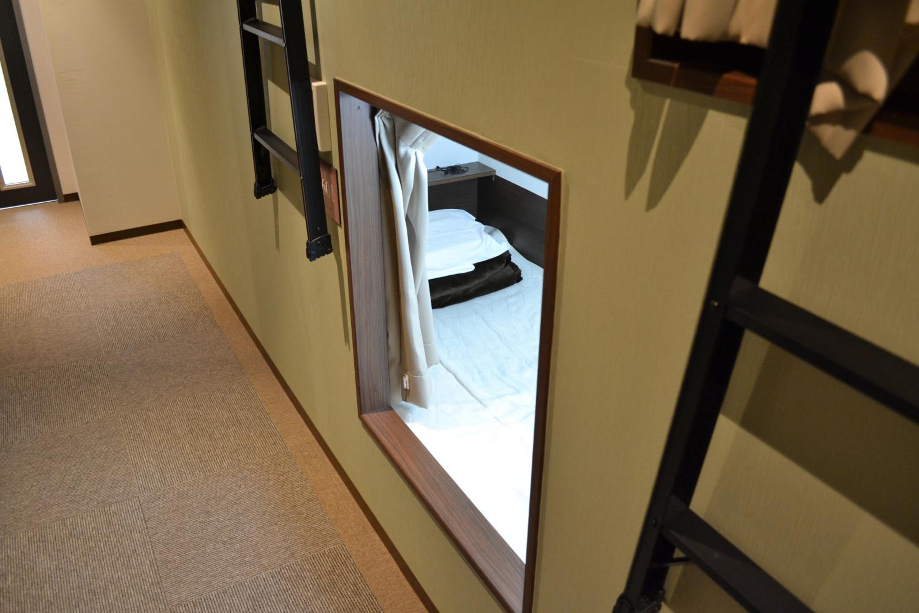 Capsule Room - Female Only photo 2