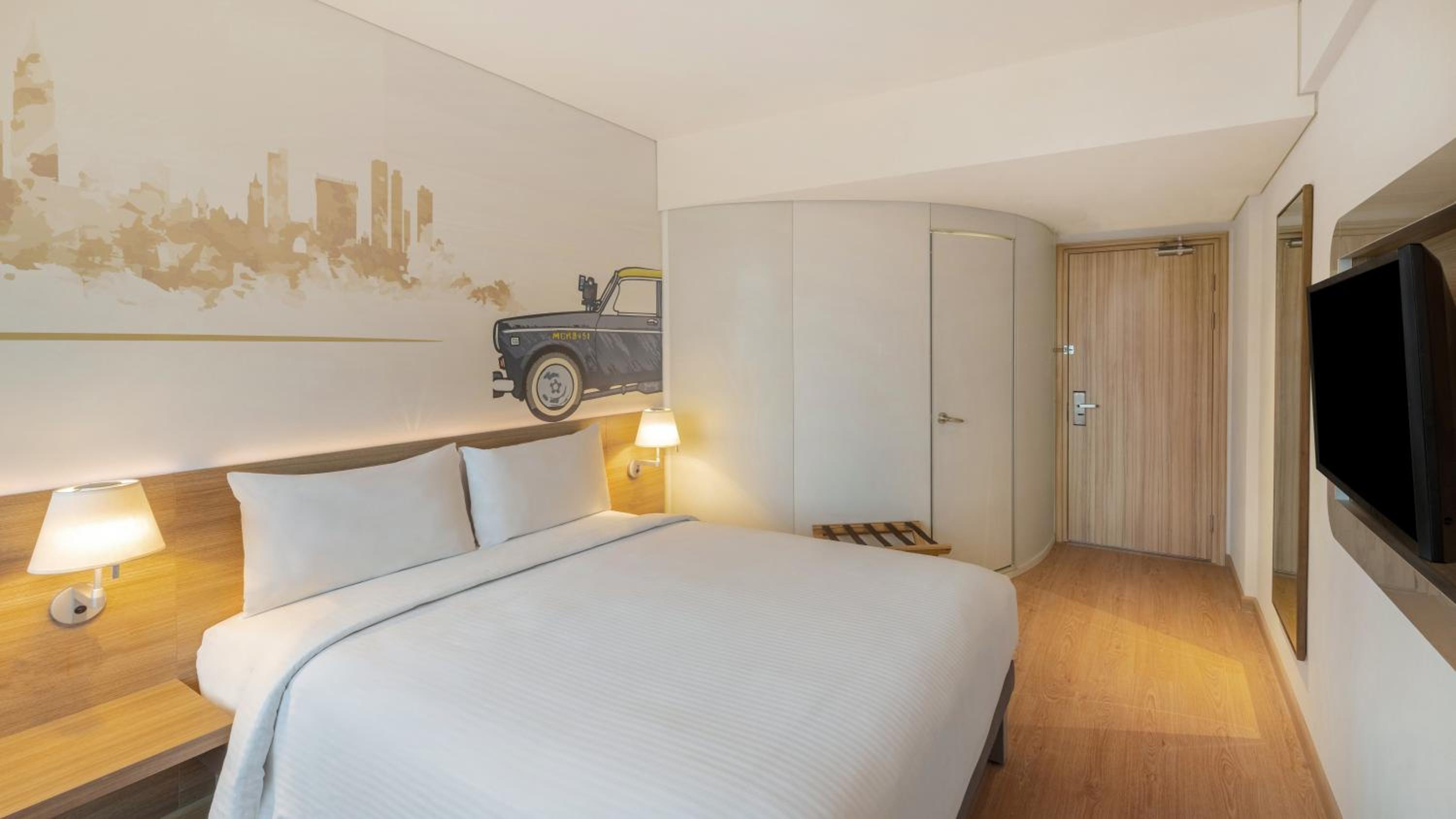 Standard Room with 1 Queen Bed - Photo 1