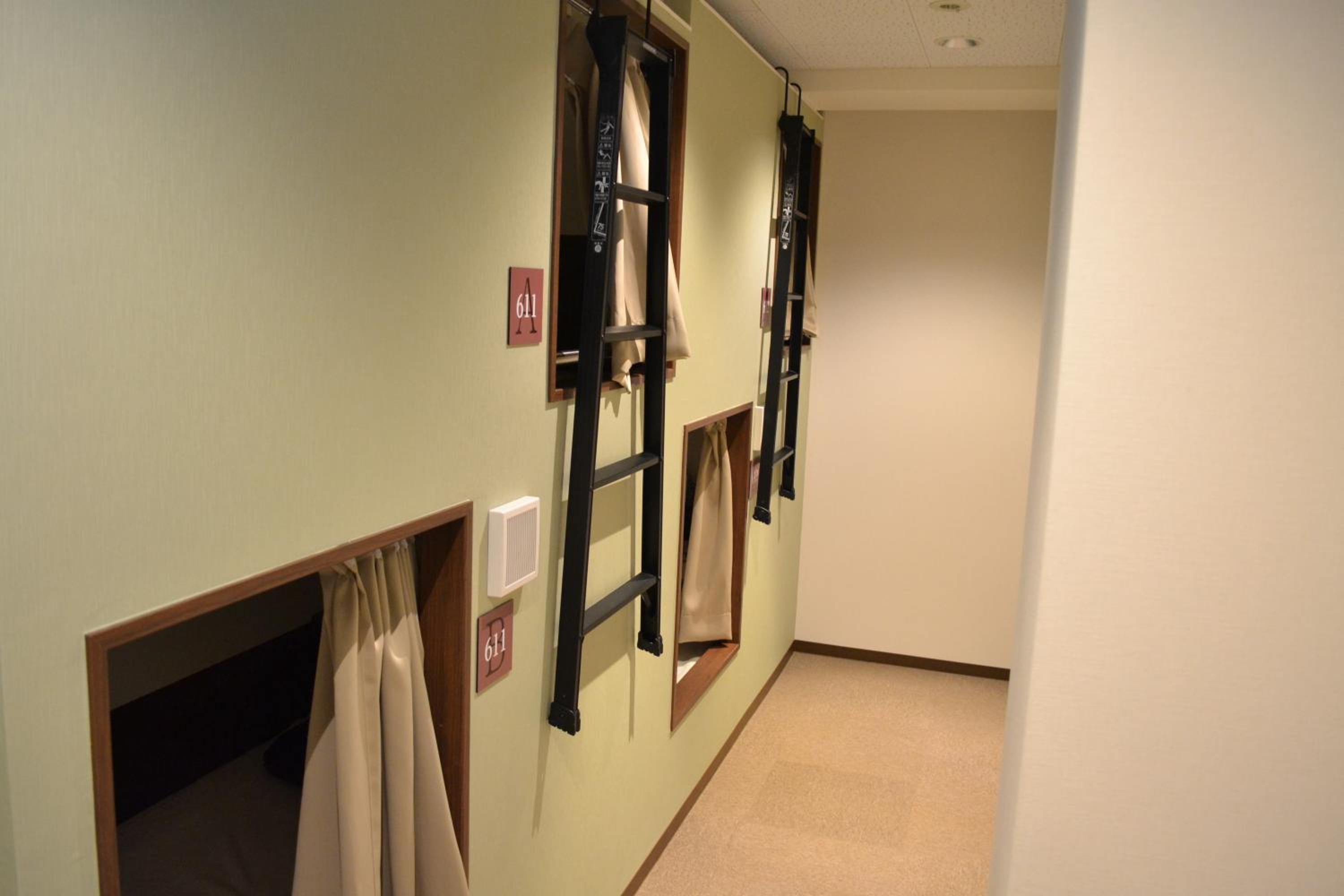 Capsule Room - Female Only photo 2