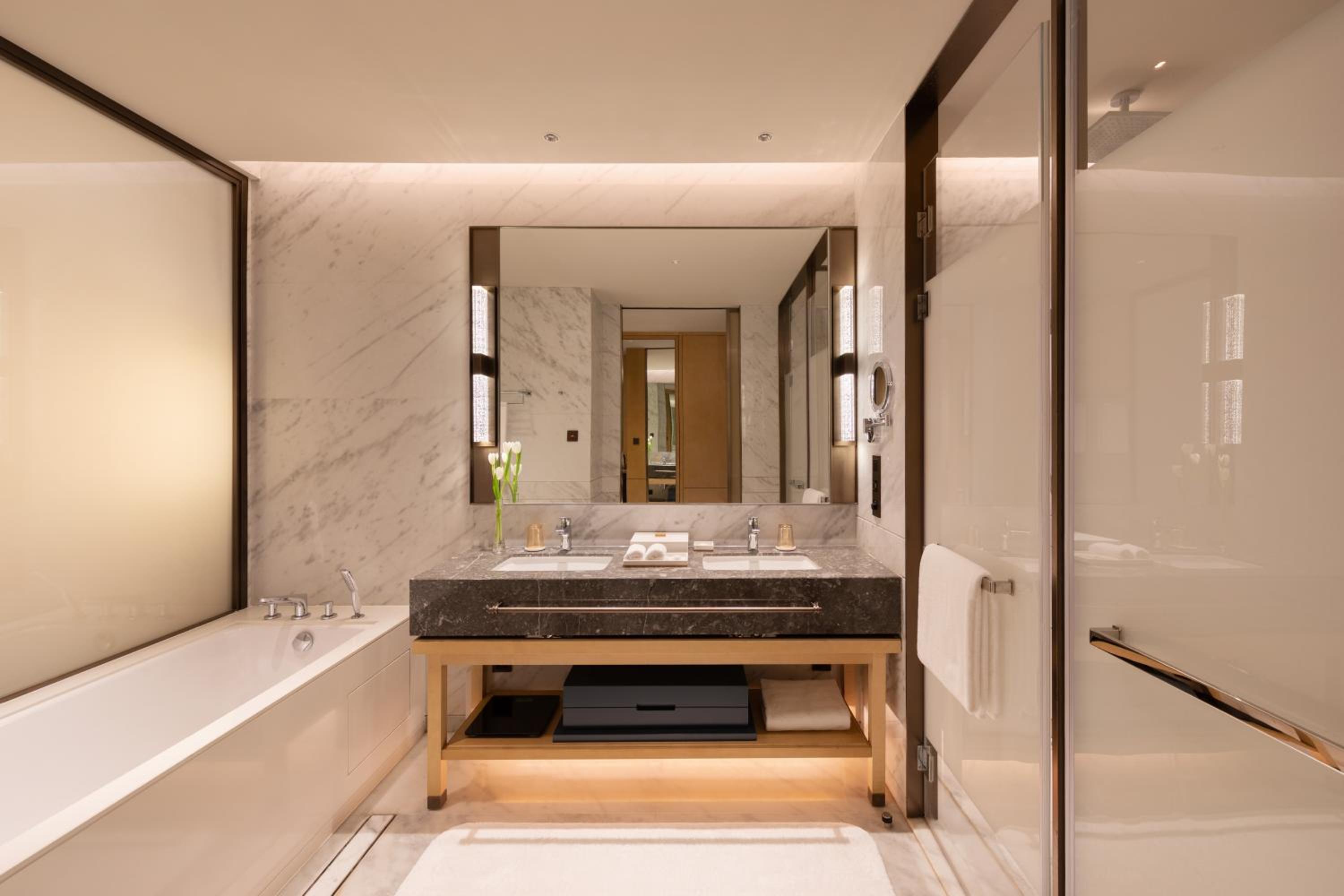 Premium Room with Balcony Garden View - Photo 8