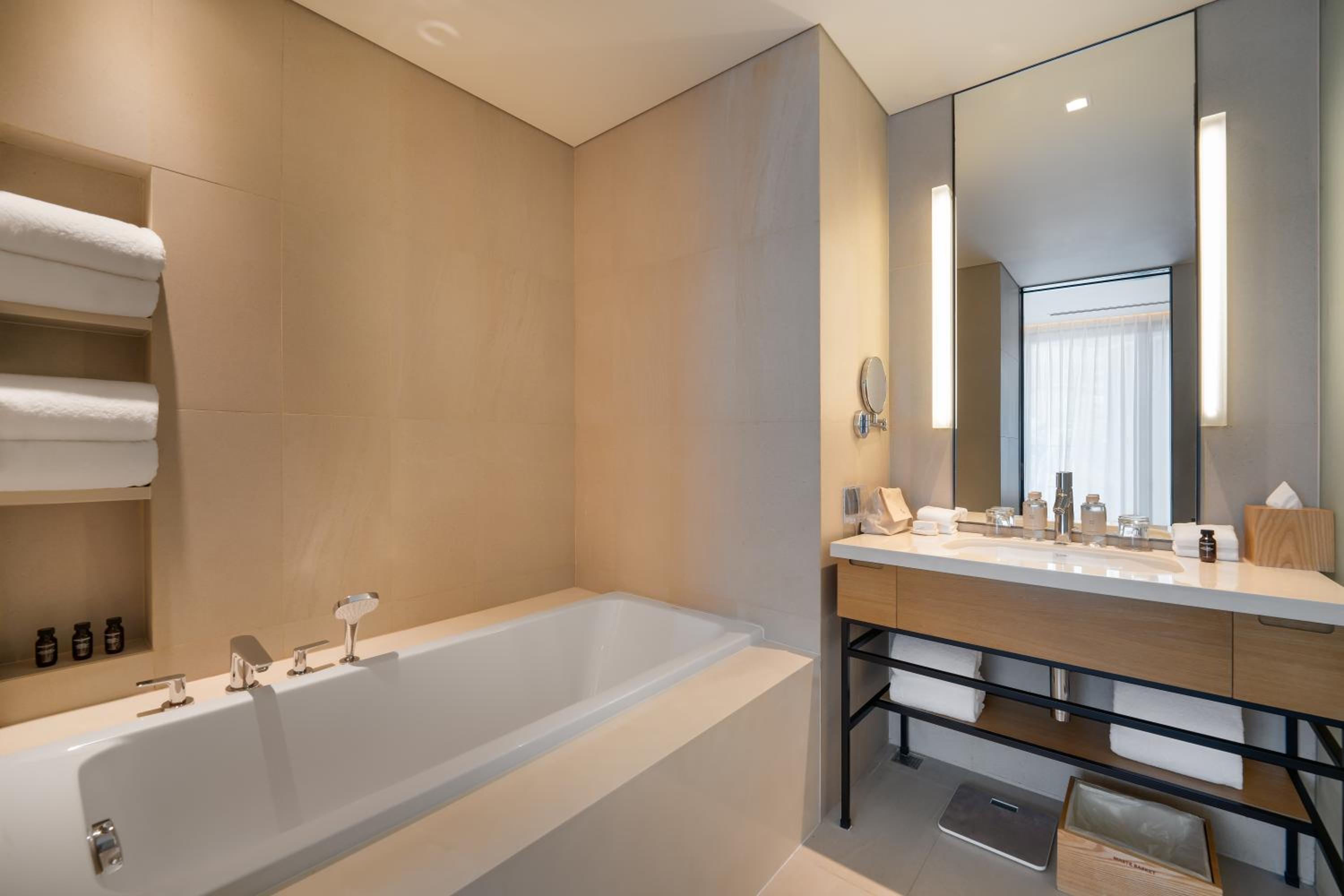 Residence Pool View - Mini-bar included once per stay, Daily Guest Activities - Photo 7