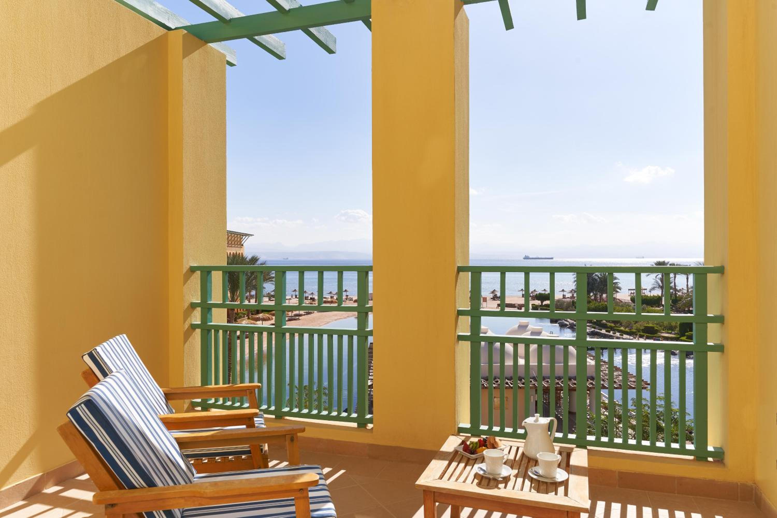 Standard Room Lagoon View Twin Bed photo 3