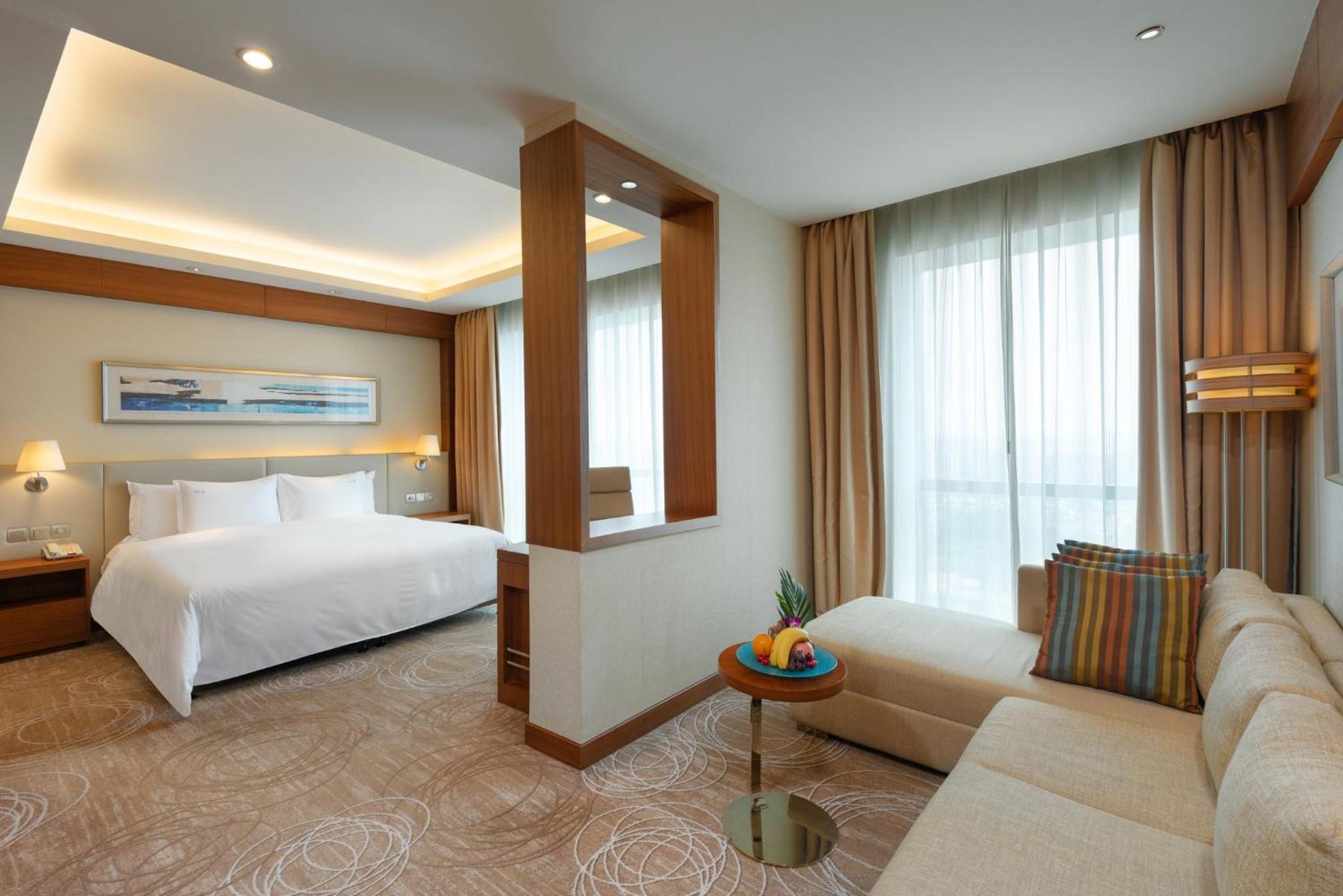 One Bed King Suite with Lounge Access High Floor