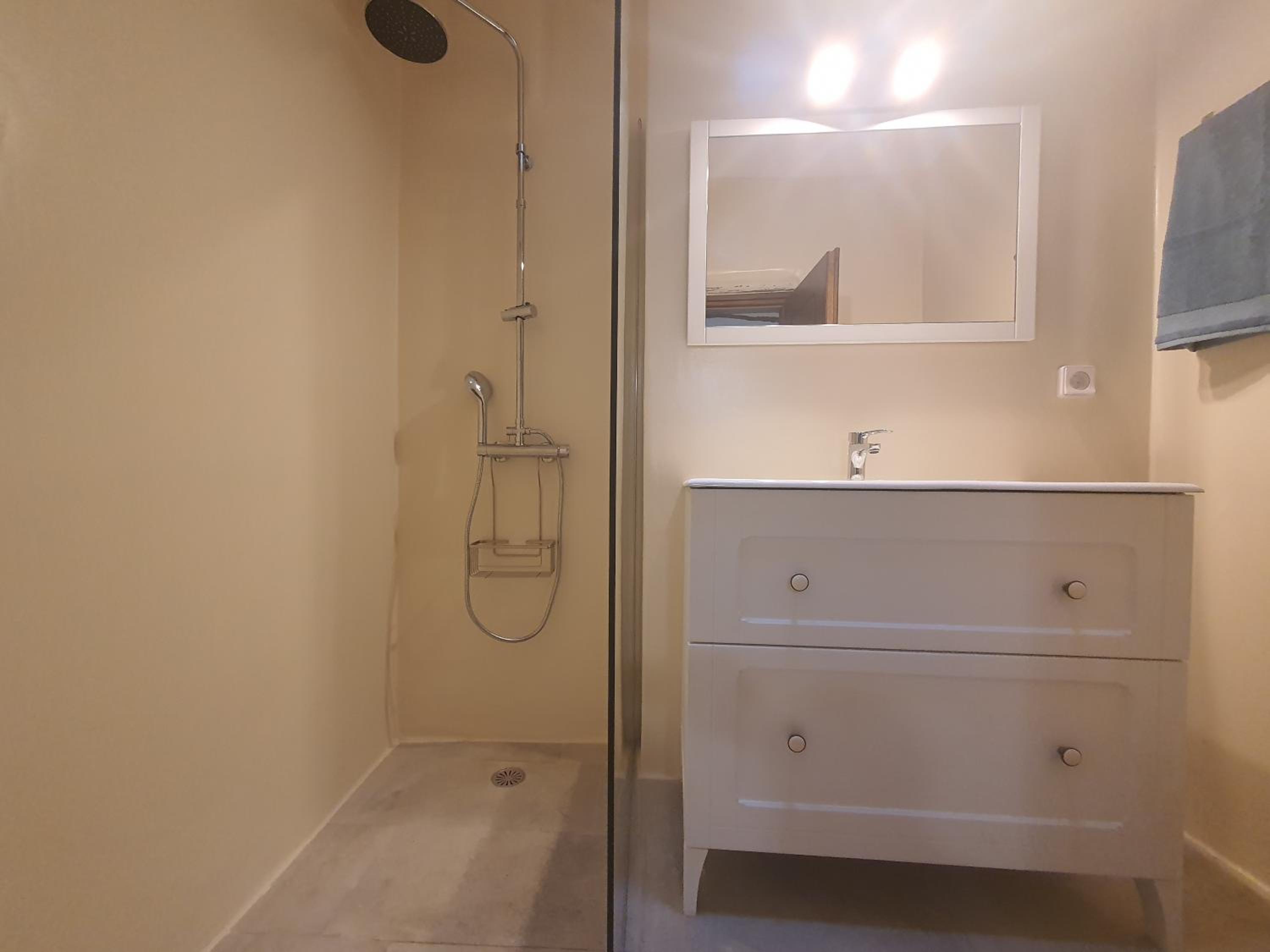 One-Bedroom House - Photo 19
