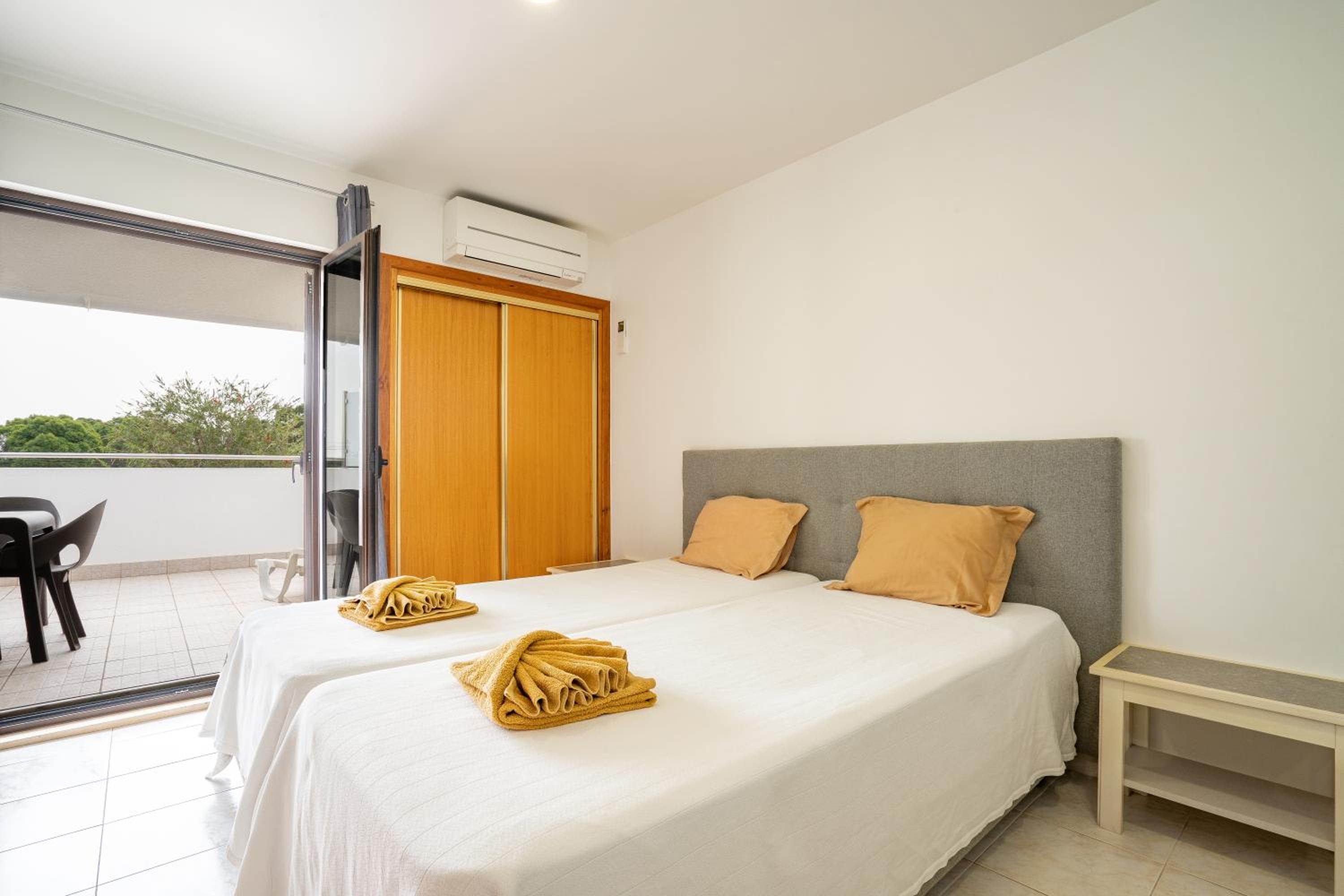 Family Studio (2 Adults + 2 Child)