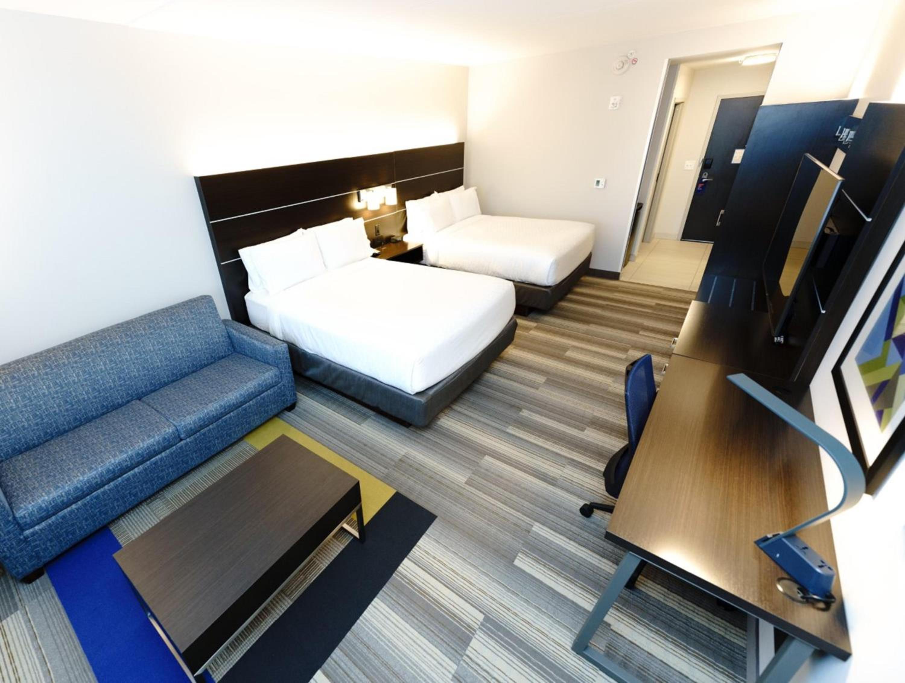 Queen Suite with Two Queen Beds
