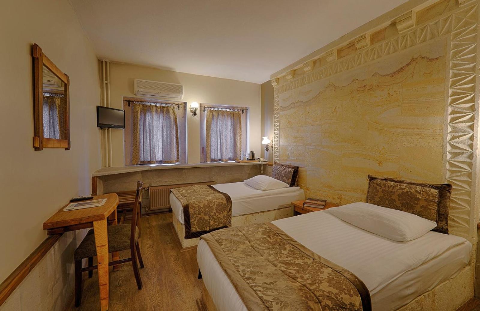 Budget Double Room photo 2
