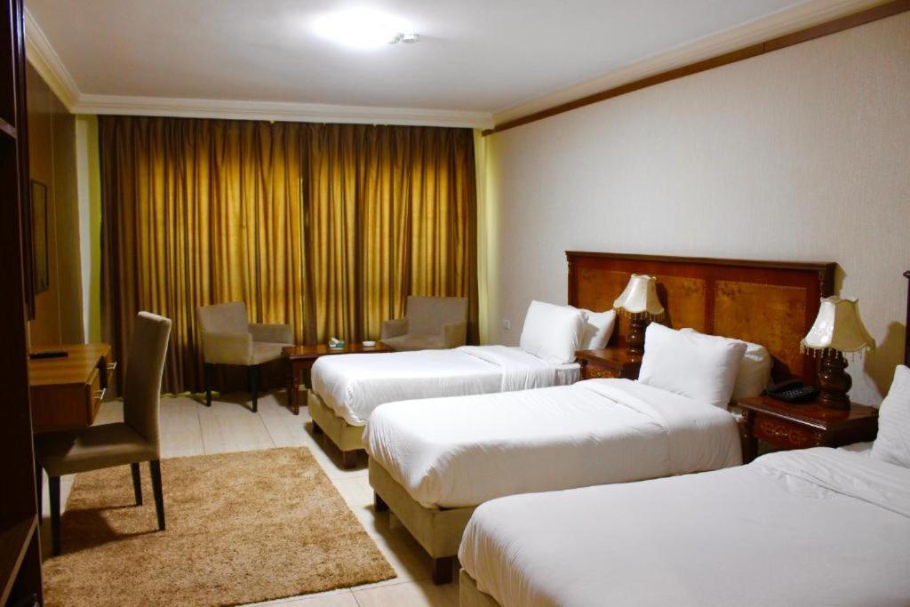 Economy Triple Room - Photo 2