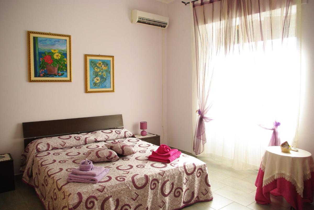 Standard Double Room with Shared Bathroom