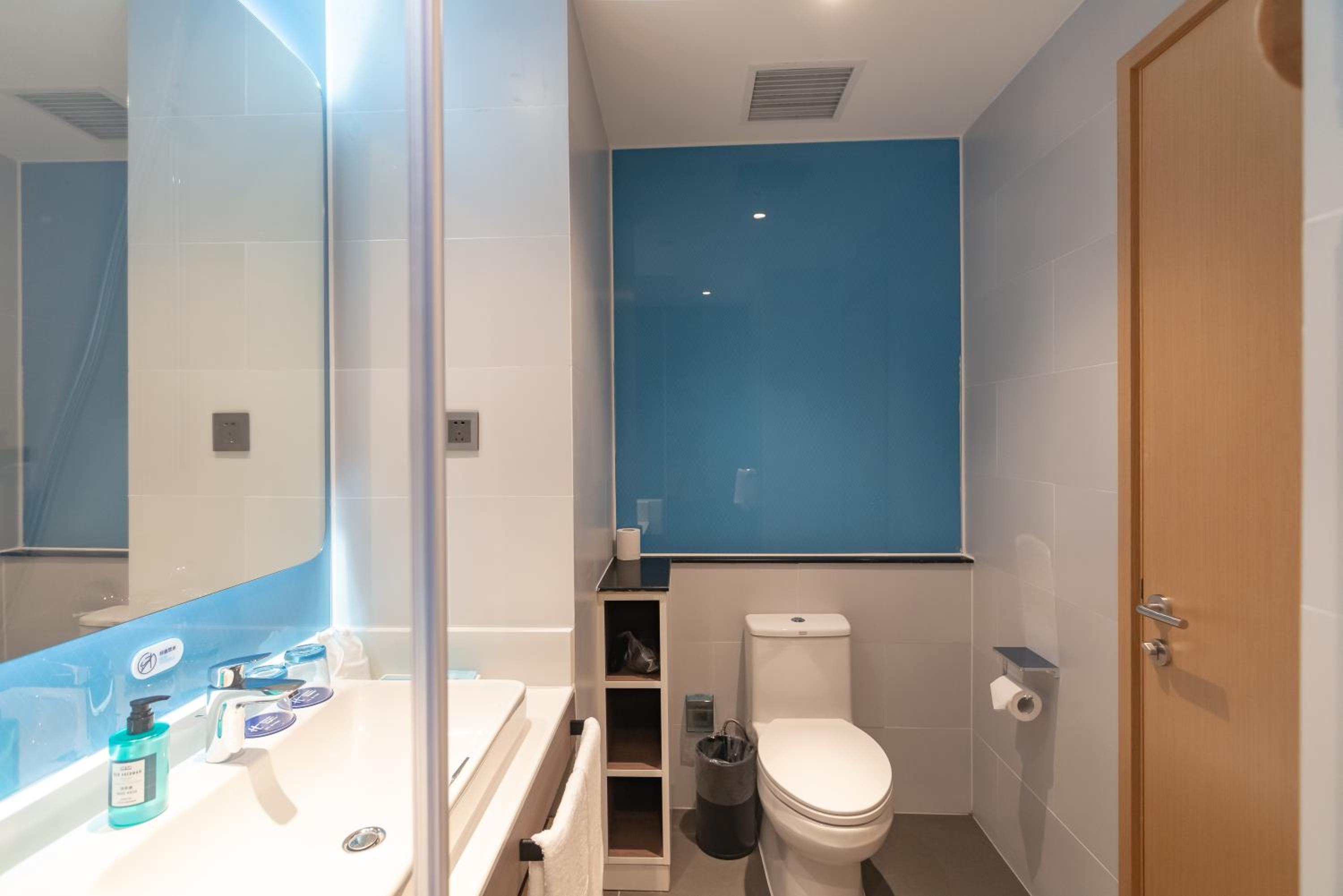 Standard Twin Room - Photo 4