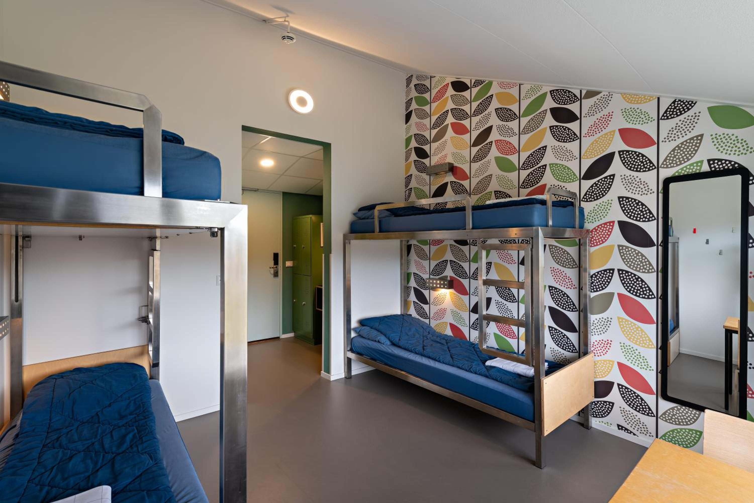 Quadruple Room with Private Bathroom and Shower photo 1