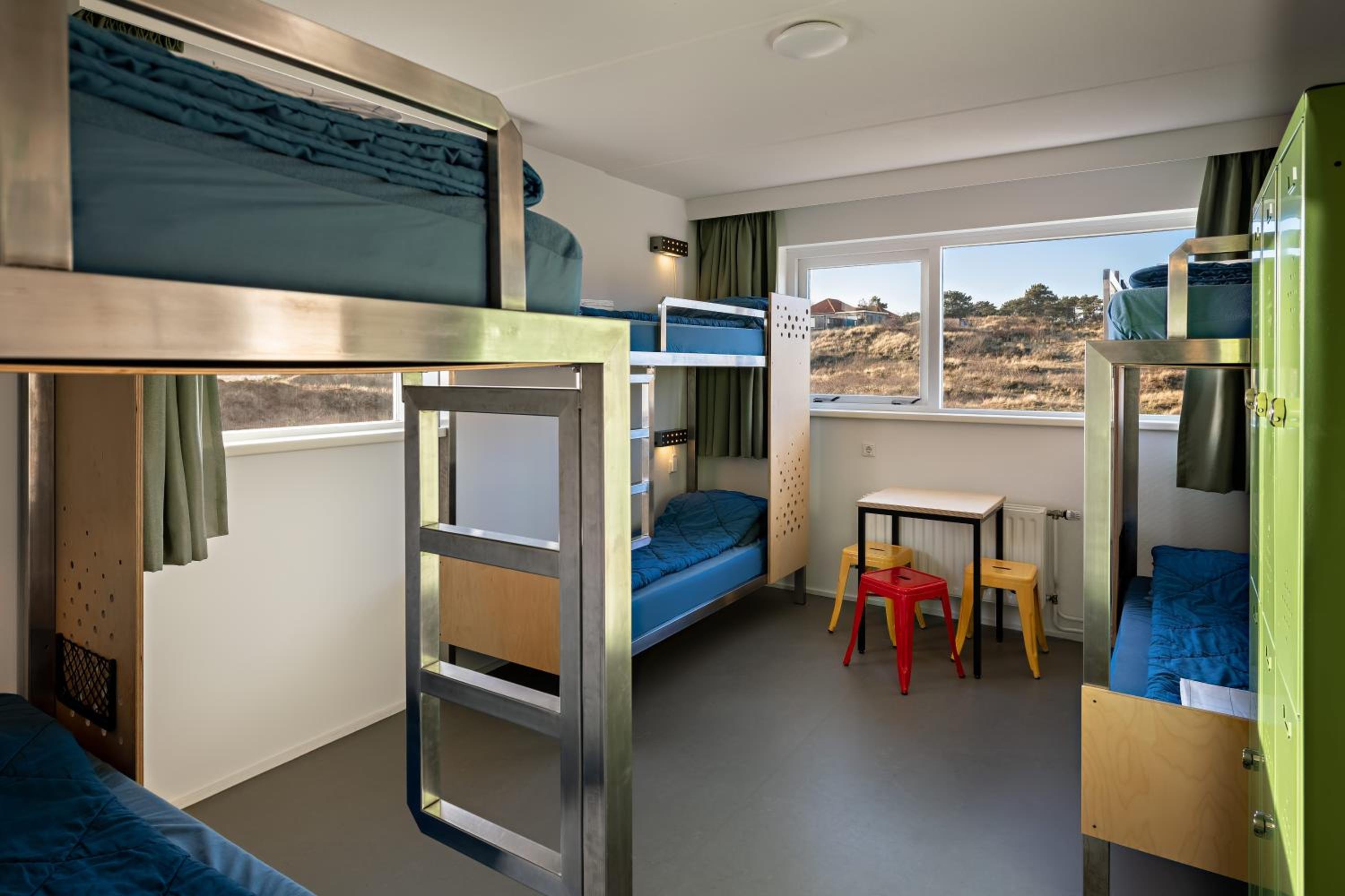 Six Person Room With Private Bathroom and Shower photo 1