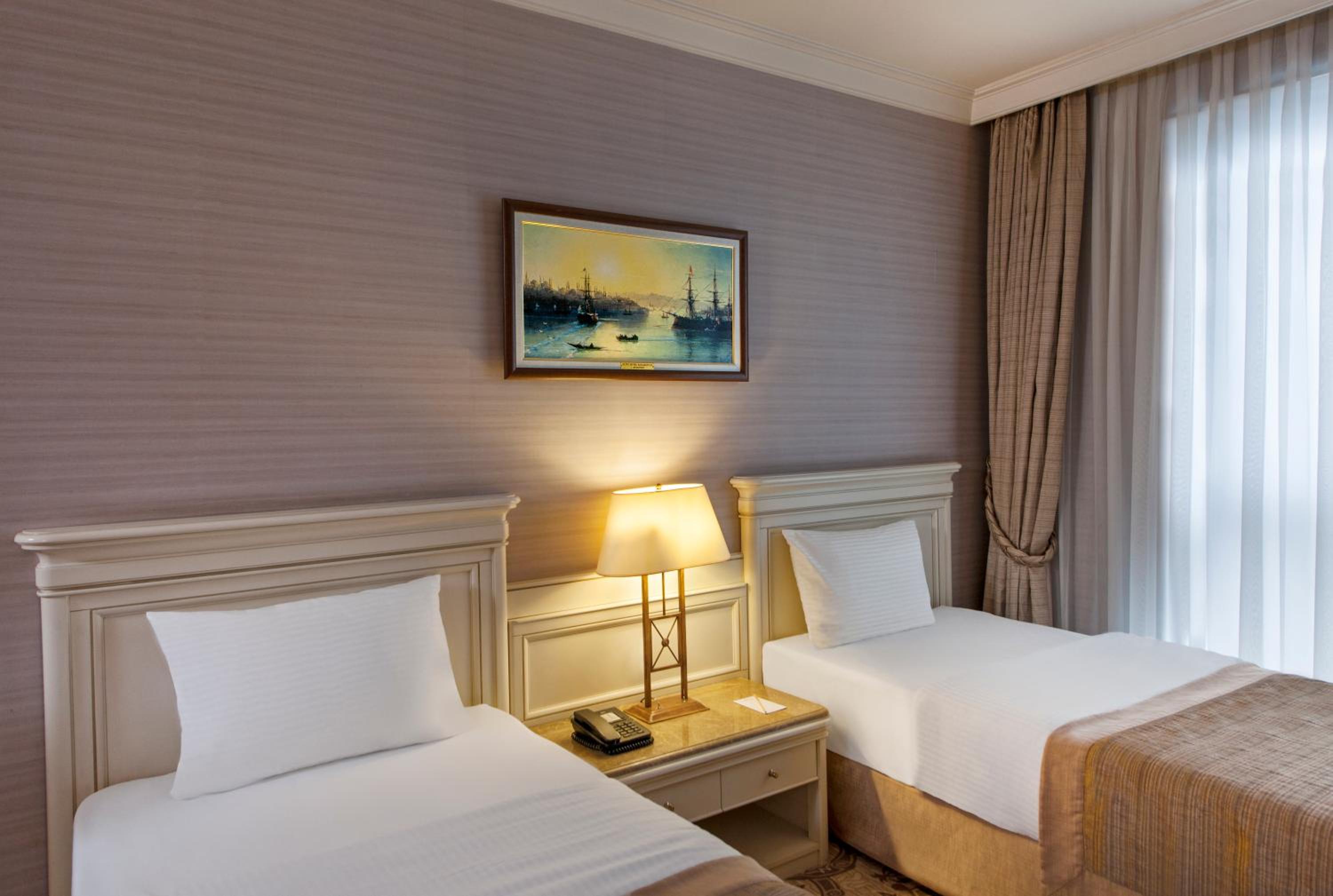 Trendy Room with 2 Single Beds photo 1